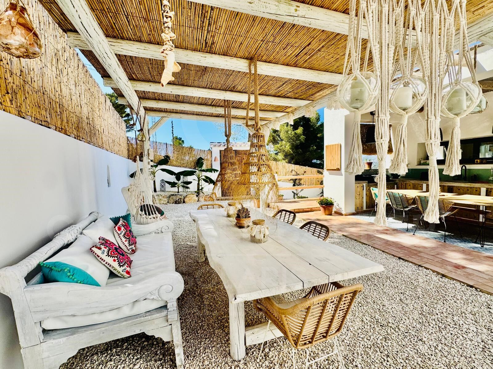 Villa contemporaine élégante avec piscine chauffée et vue sur la montagne