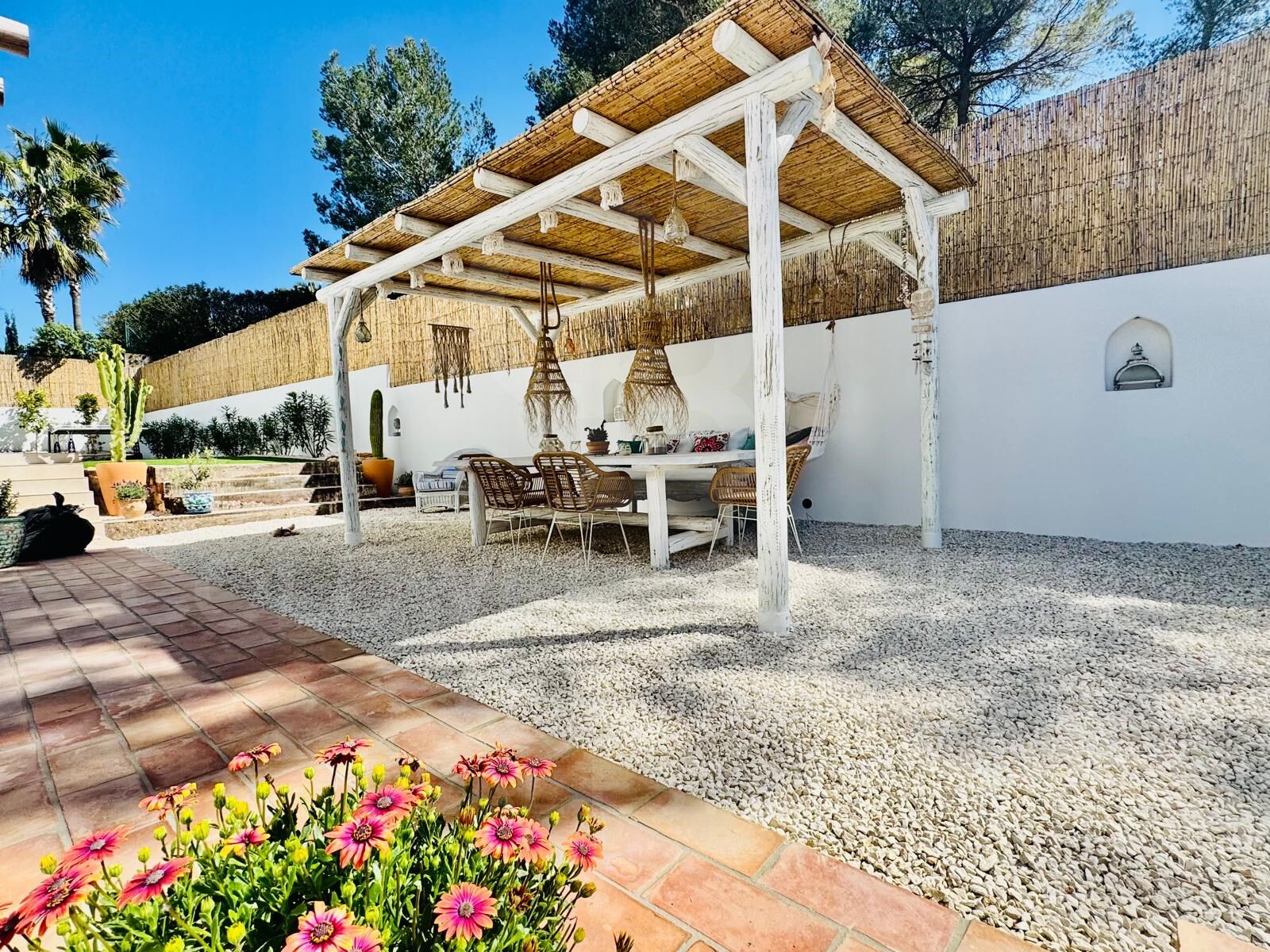 Villa contemporaine élégante avec piscine chauffée et vue sur la montagne