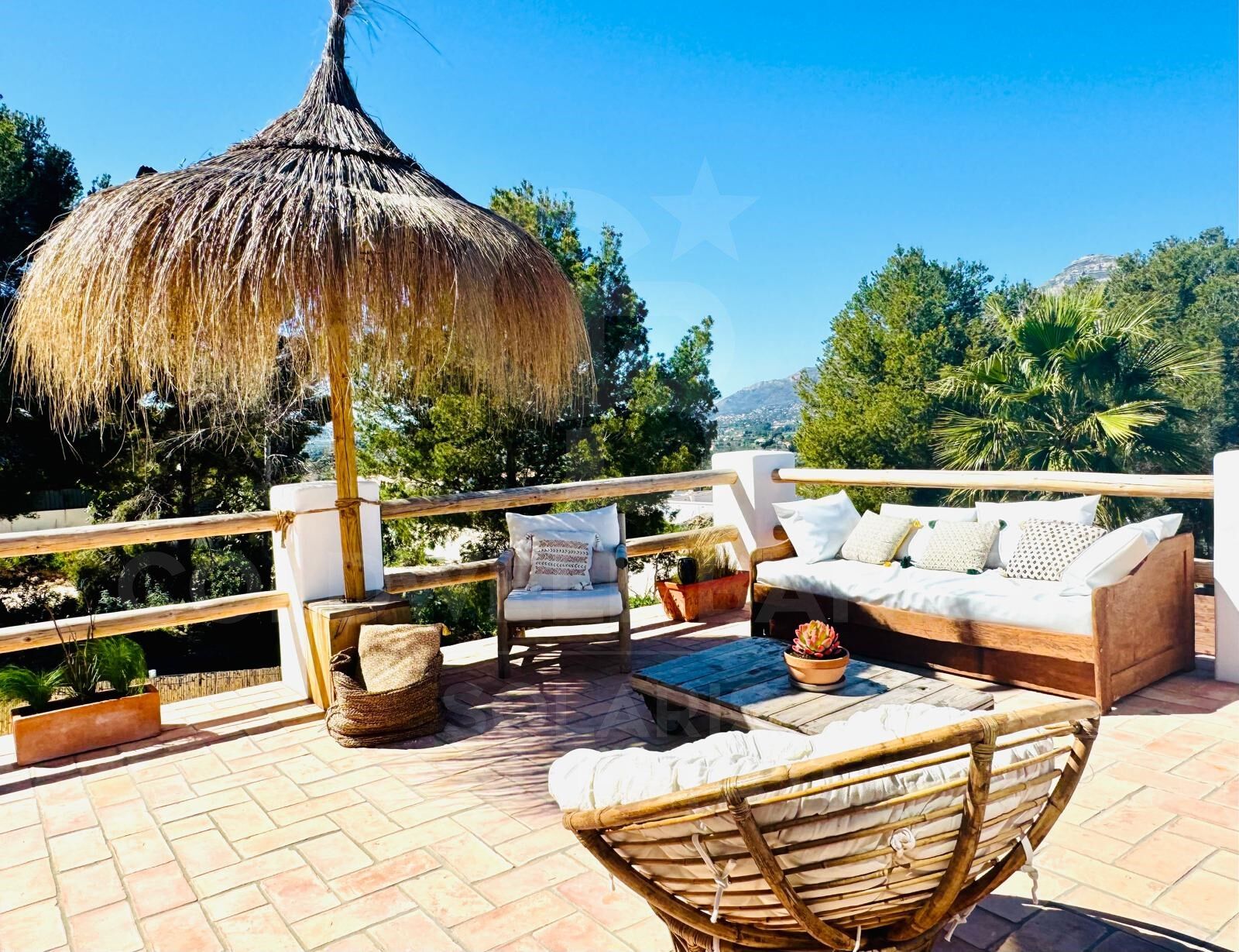 Villa contemporaine élégante avec piscine chauffée et vue sur la montagne