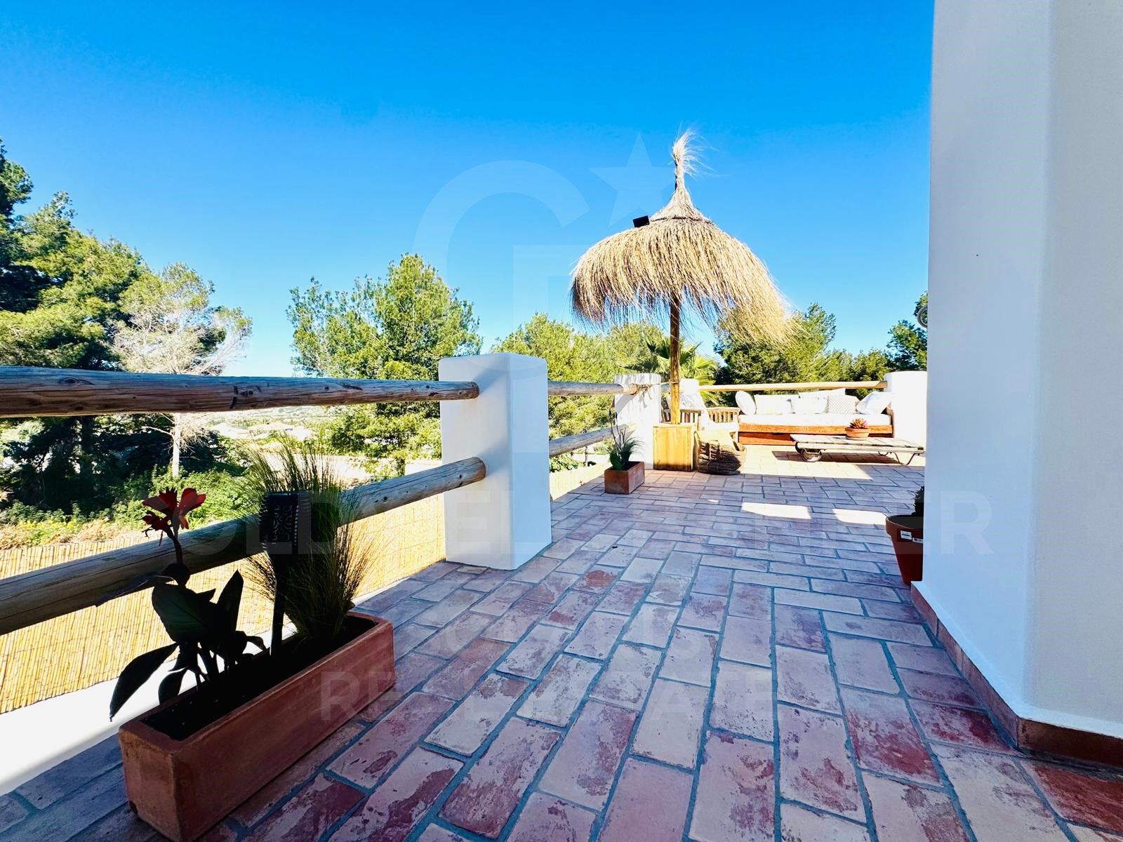 Villa contemporaine élégante avec piscine chauffée et vue sur la montagne