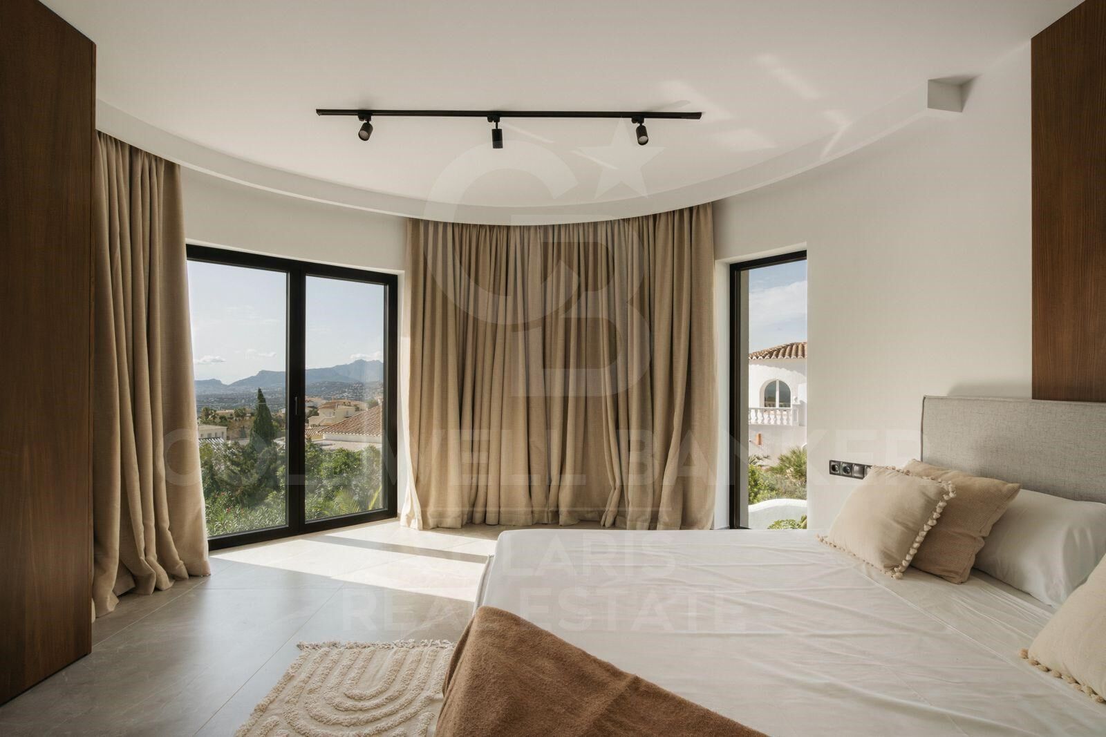 Villa designer exclusive avec technologie Smart Home, piscine chauffée et vues privilégiées sur Cumbre del Sol