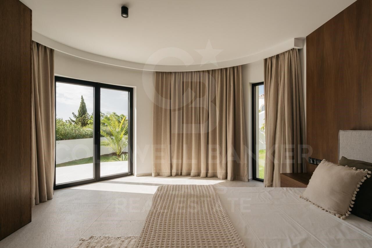 Villa designer exclusive avec technologie Smart Home, piscine chauffée et vues privilégiées sur Cumbre del Sol