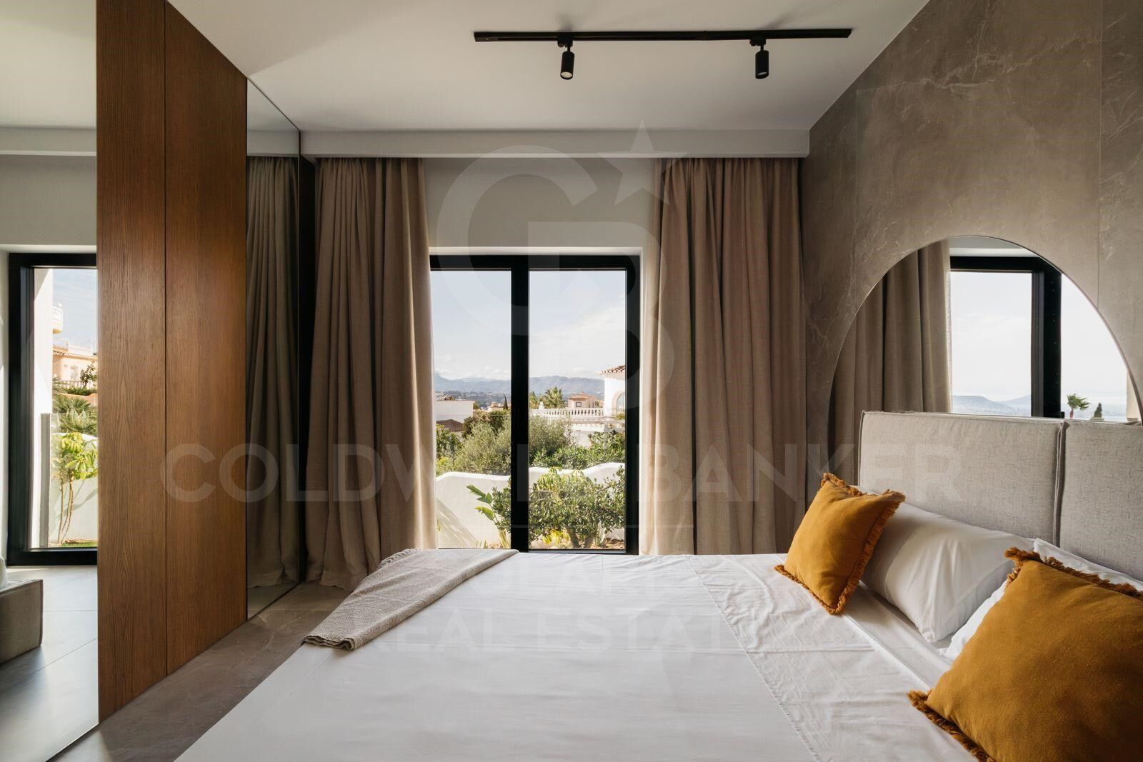 Villa designer exclusive avec technologie Smart Home, piscine chauffée et vues privilégiées sur Cumbre del Sol