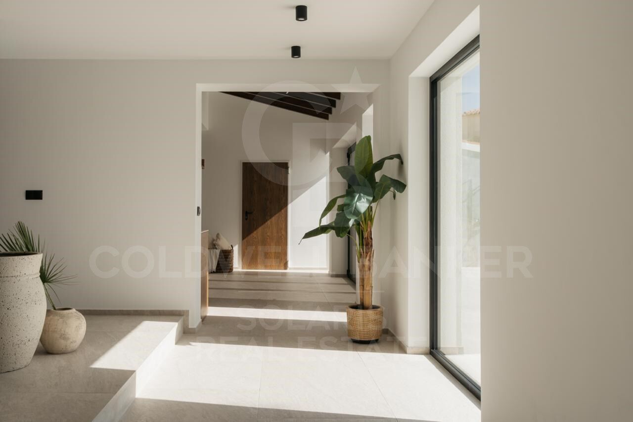 Villa designer exclusive avec technologie Smart Home, piscine chauffée et vues privilégiées sur Cumbre del Sol
