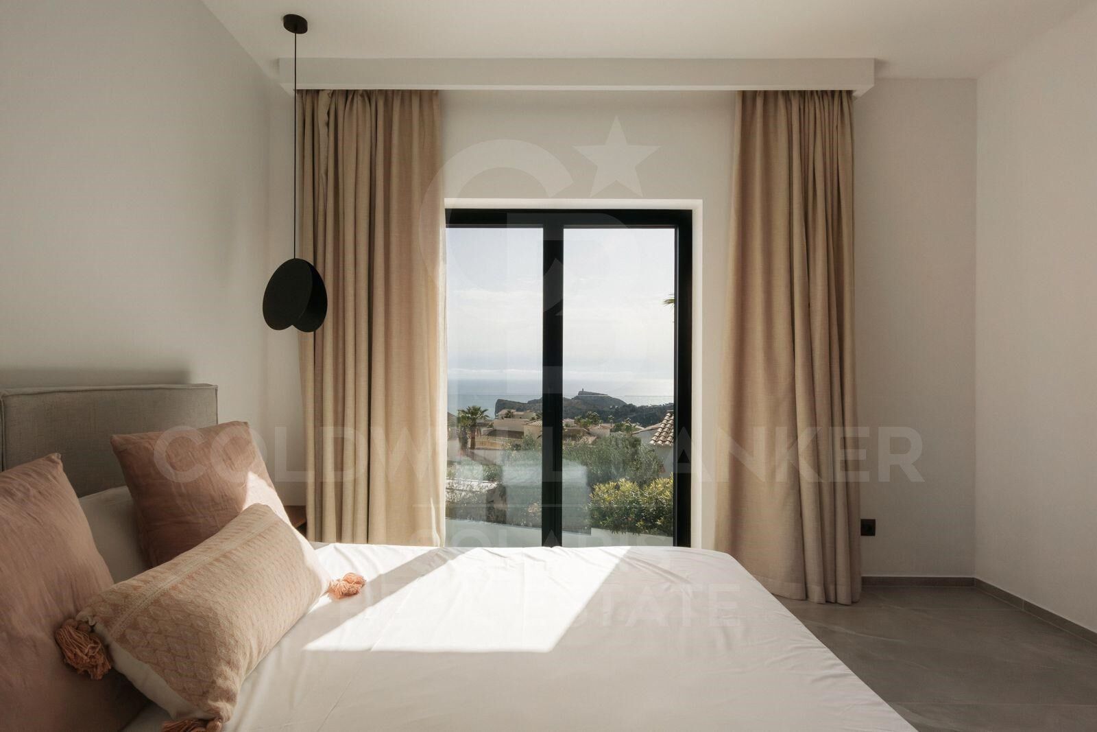 Villa designer exclusive avec technologie Smart Home, piscine chauffée et vues privilégiées sur Cumbre del Sol