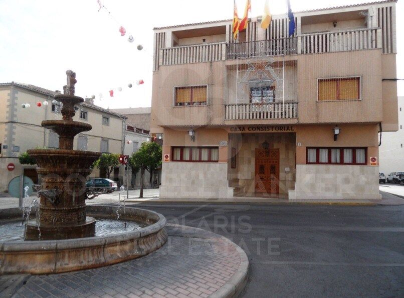 Neu errichtete zeitgenössische Villa mit großem Grundstück in Pinoso