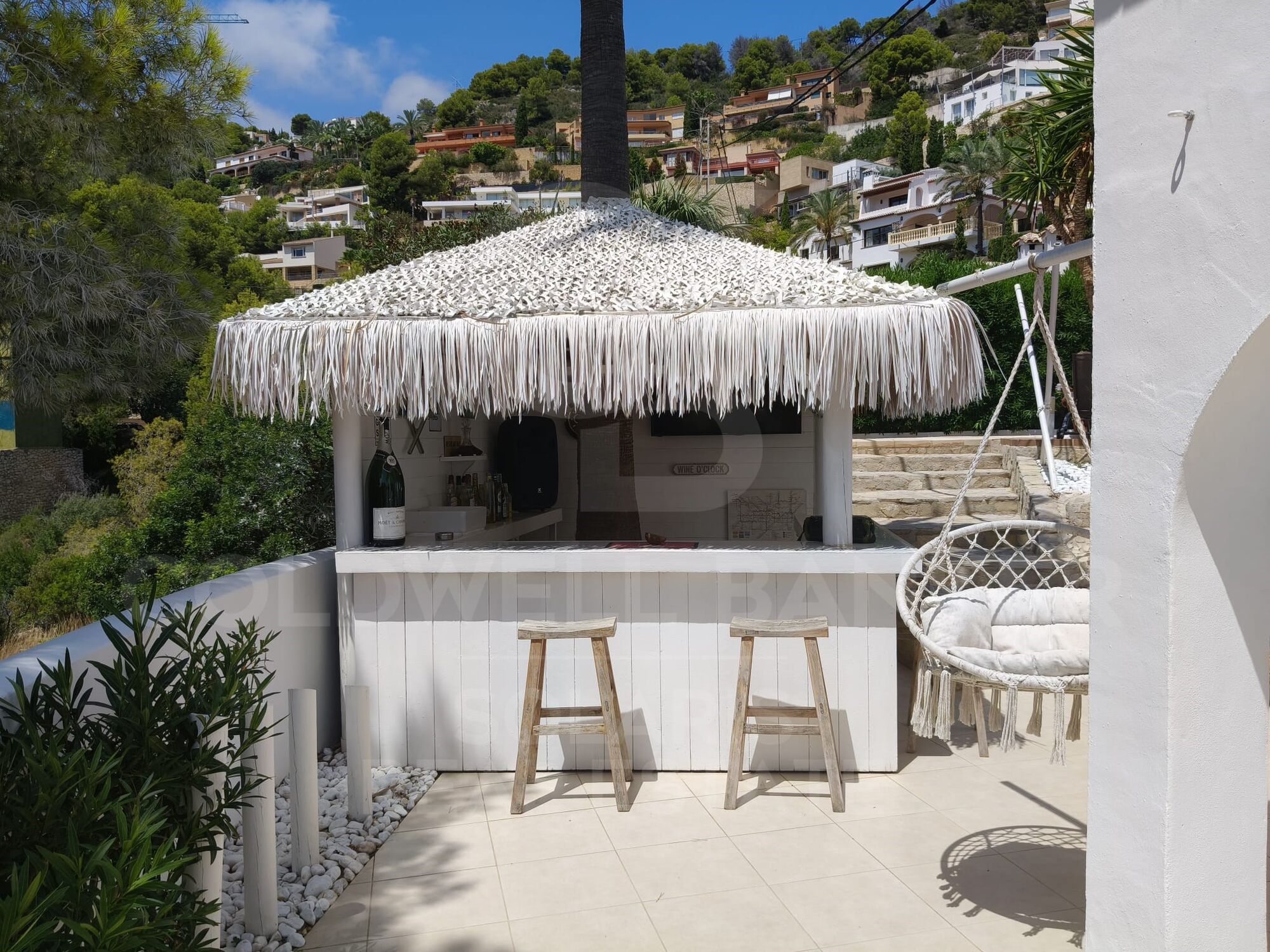 Charmante villa de trois chambres, vue sur la montagne et cuisine d'été fantastique