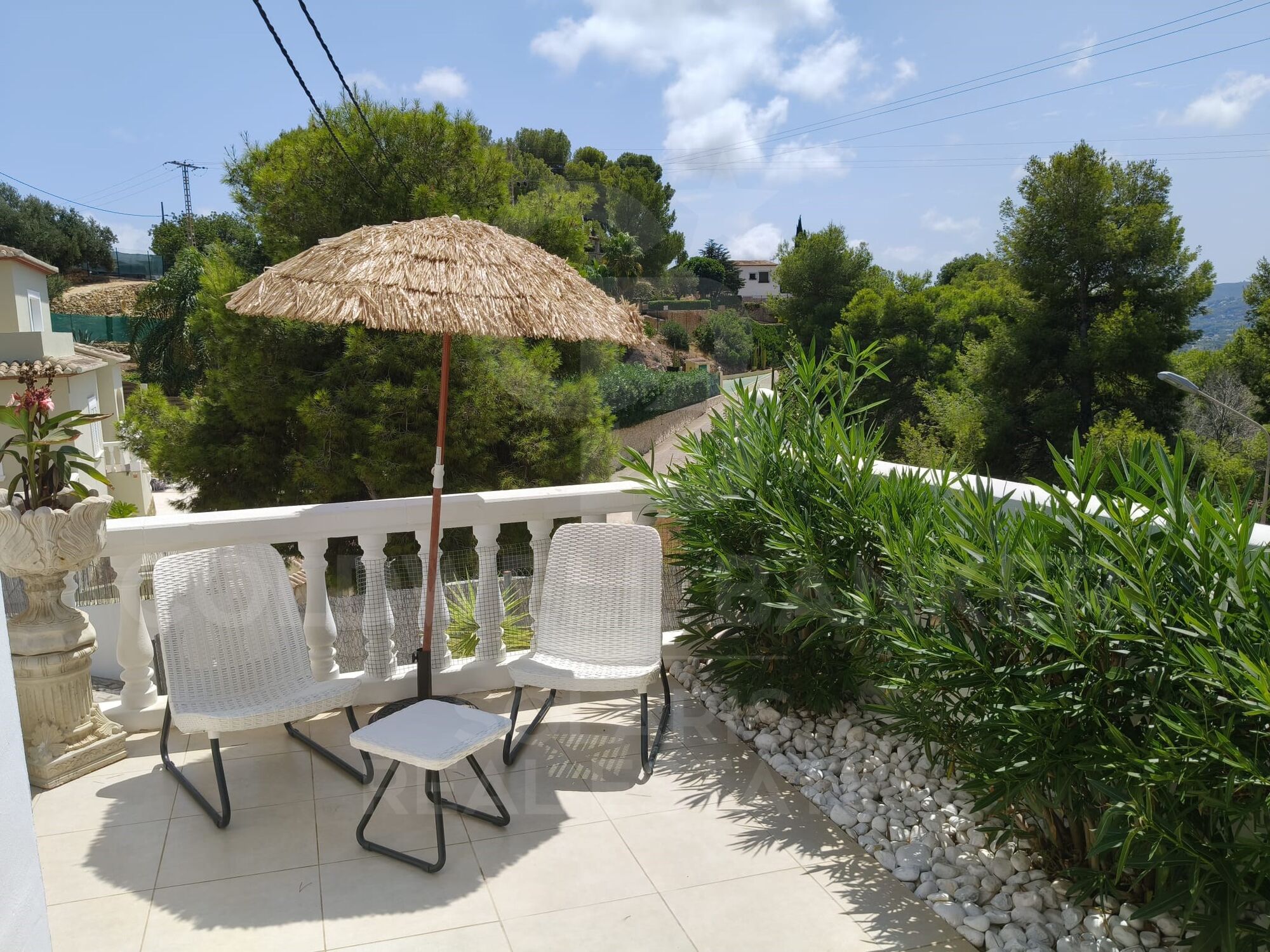 Charmante villa de trois chambres, vue sur la montagne et cuisine d'été fantastique