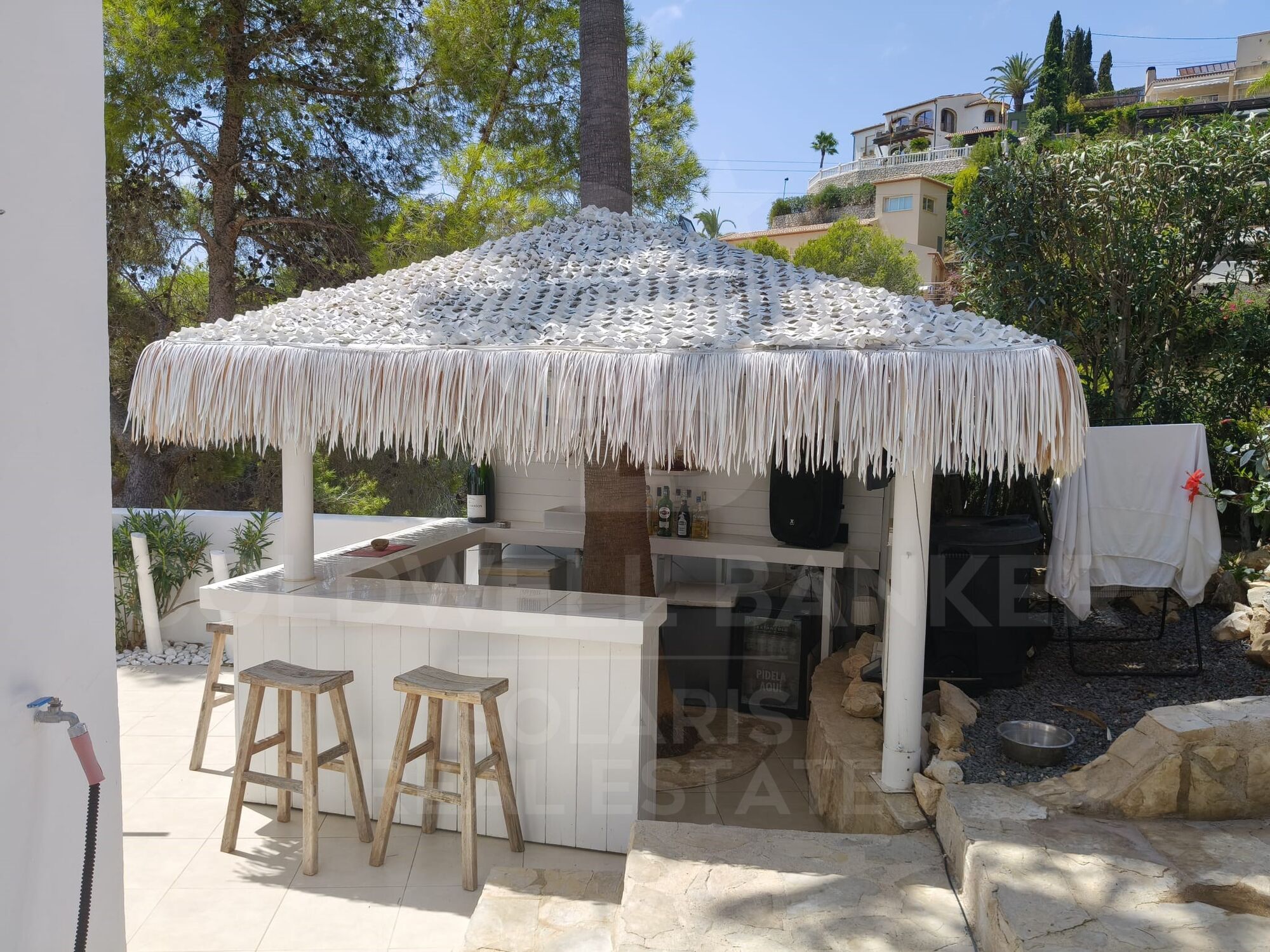 Charmante villa de trois chambres, vue sur la montagne et cuisine d'été fantastique