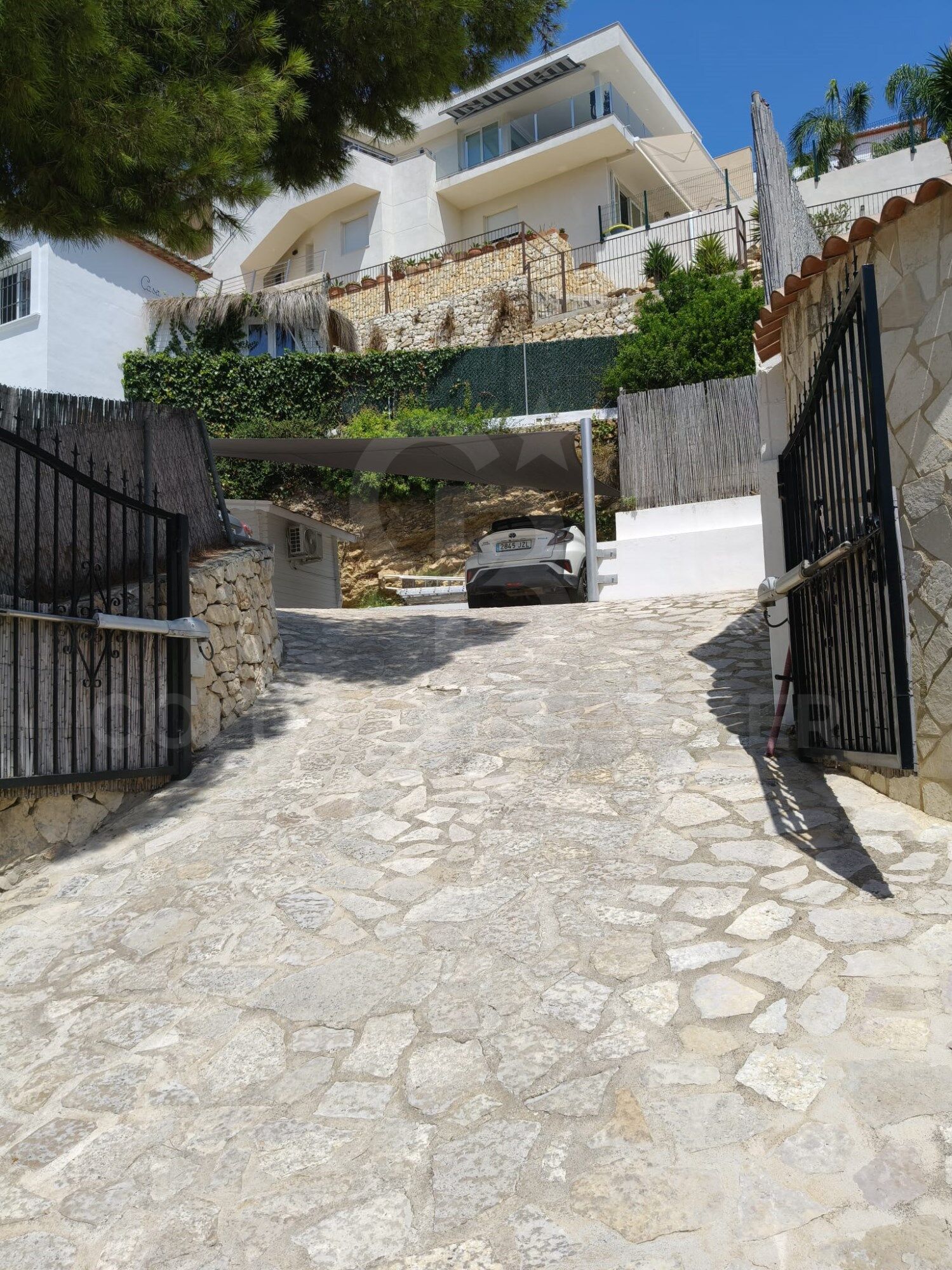 Charmante villa de trois chambres, vue sur la montagne et cuisine d'été fantastique