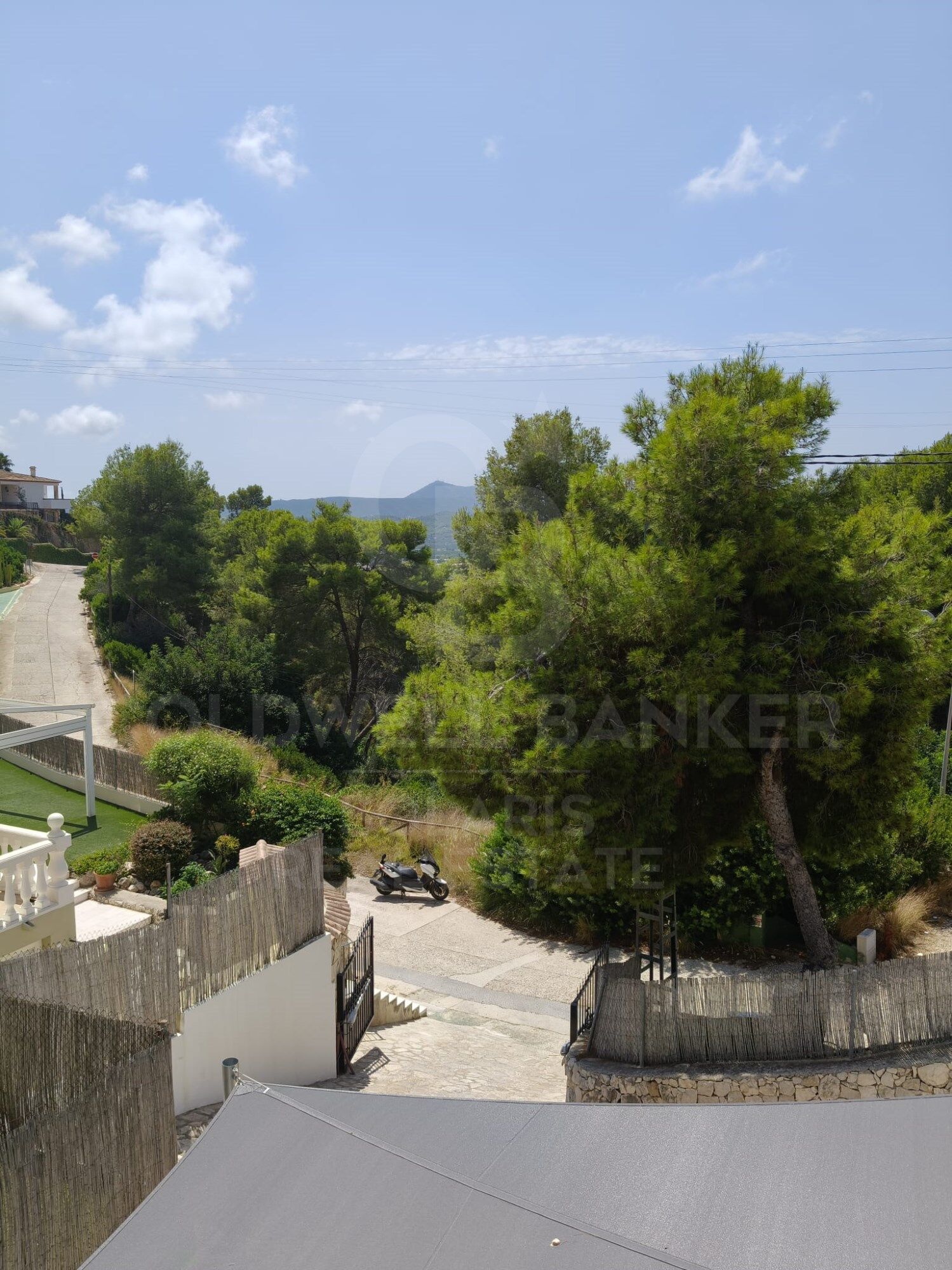 Charmante villa de trois chambres, vue sur la montagne et cuisine d'été fantastique