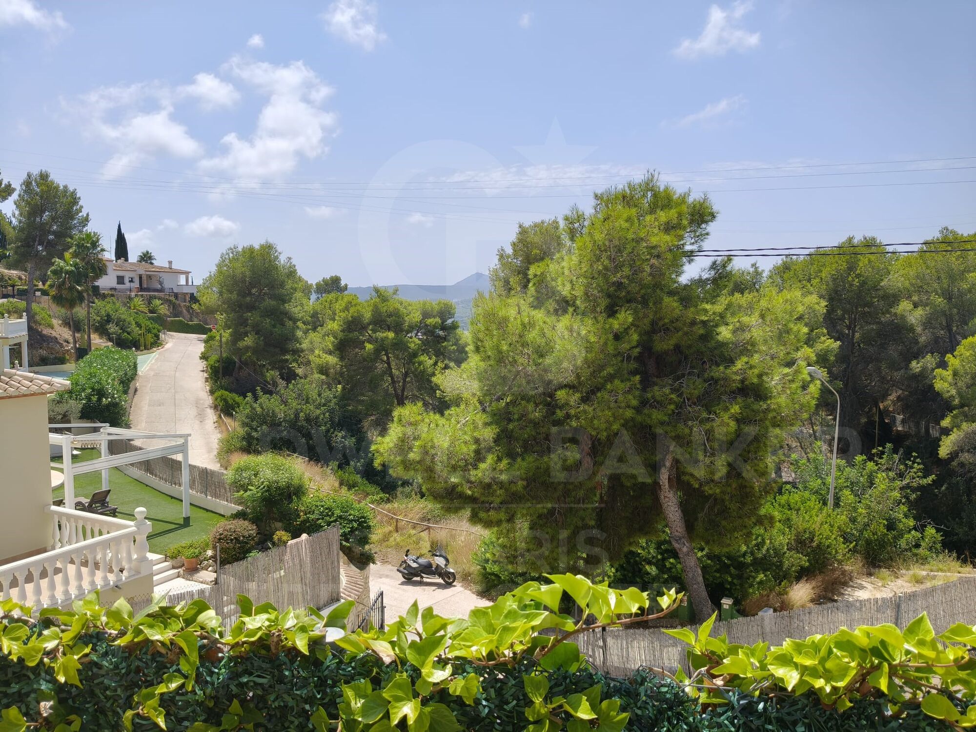 Charmante villa de trois chambres, vue sur la montagne et cuisine d'été fantastique