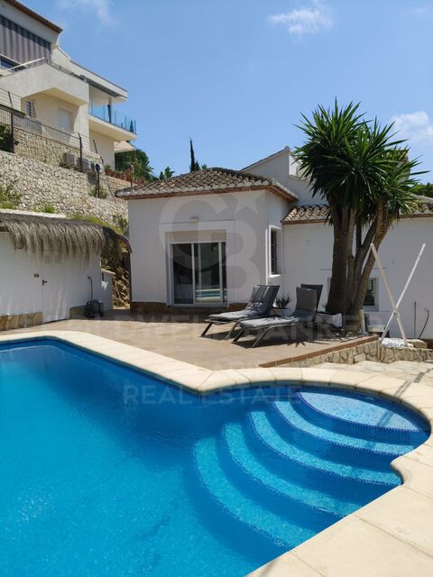 Encantadora villa de 3 dormitorios, vistas a la montaña y fantástica cocina de verano