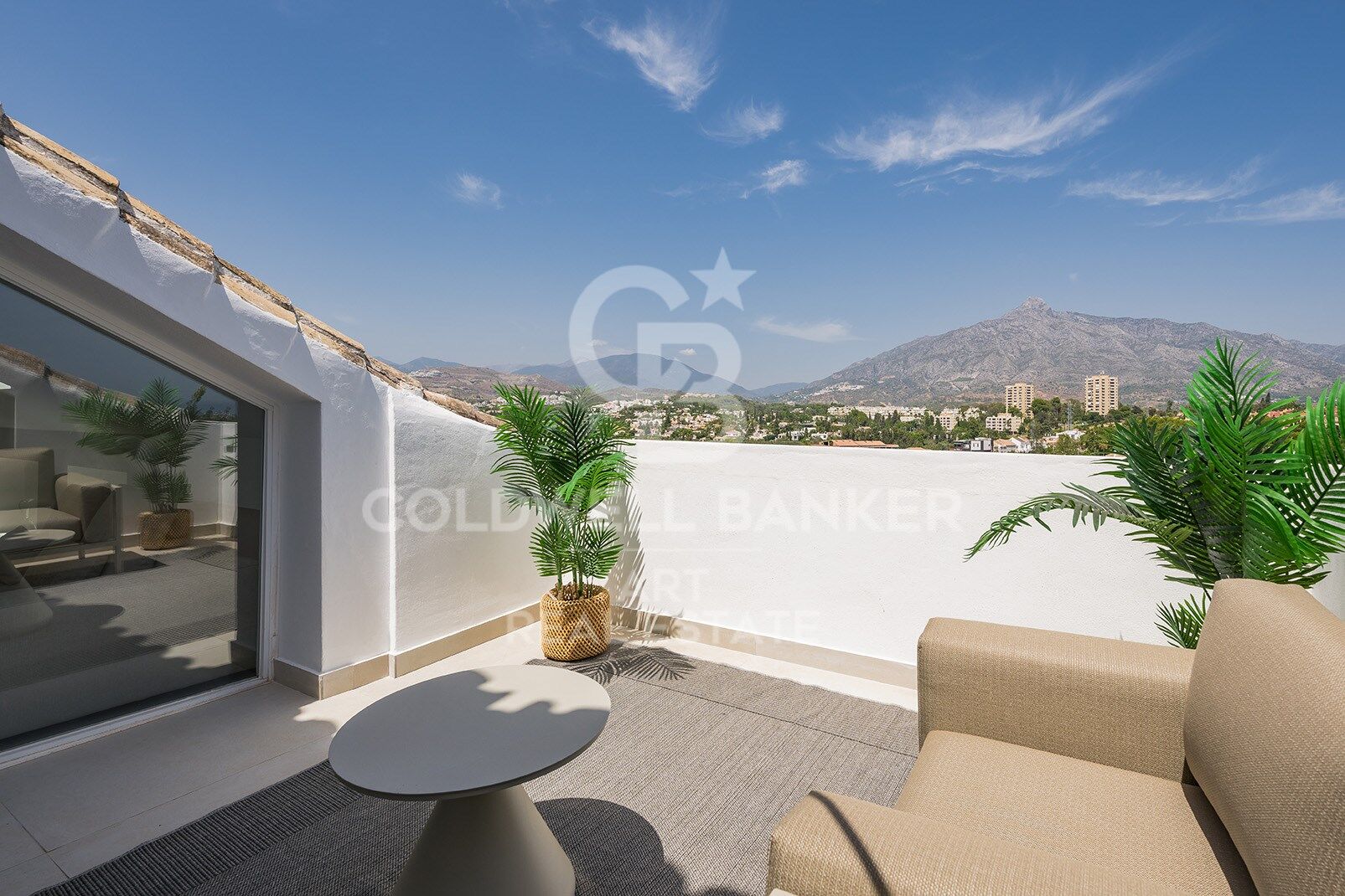 Exclusive Penthouse in the Heart of Nueva Andalucía