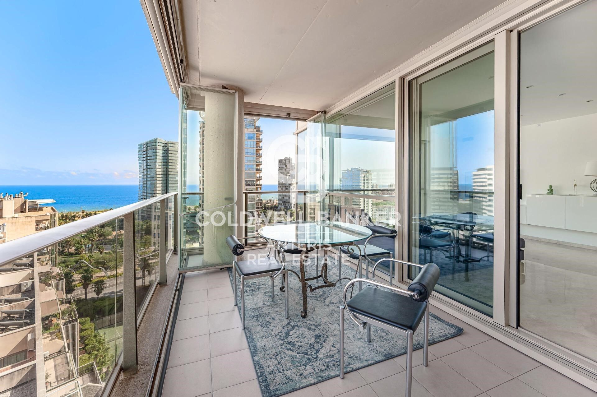 LUJO: Espectacular vivienda en planta 14 con vistas al mar, en Diagonal Mar