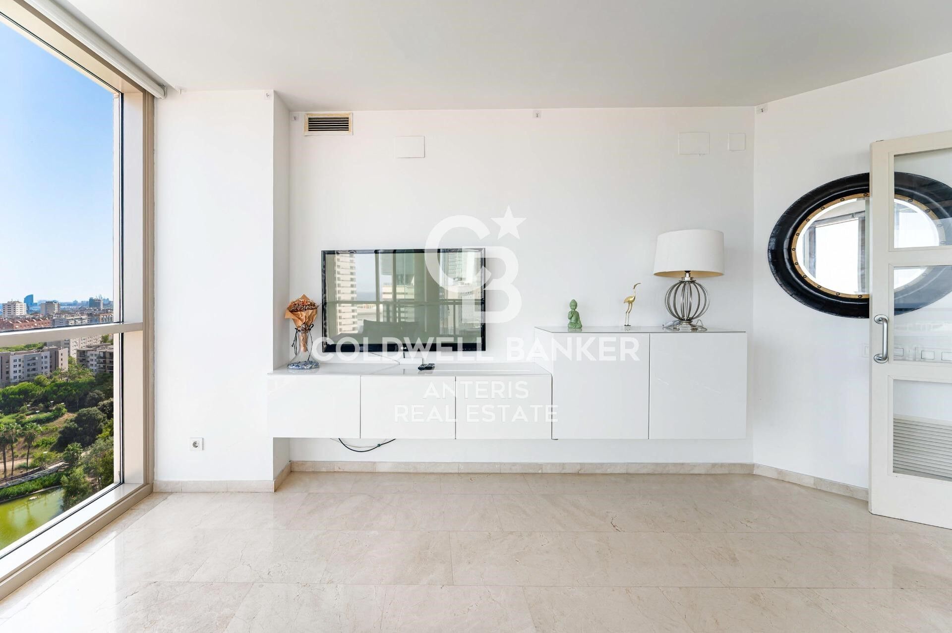 LUJO: Espectacular vivienda en planta 14 con vistas al mar, en Diagonal Mar