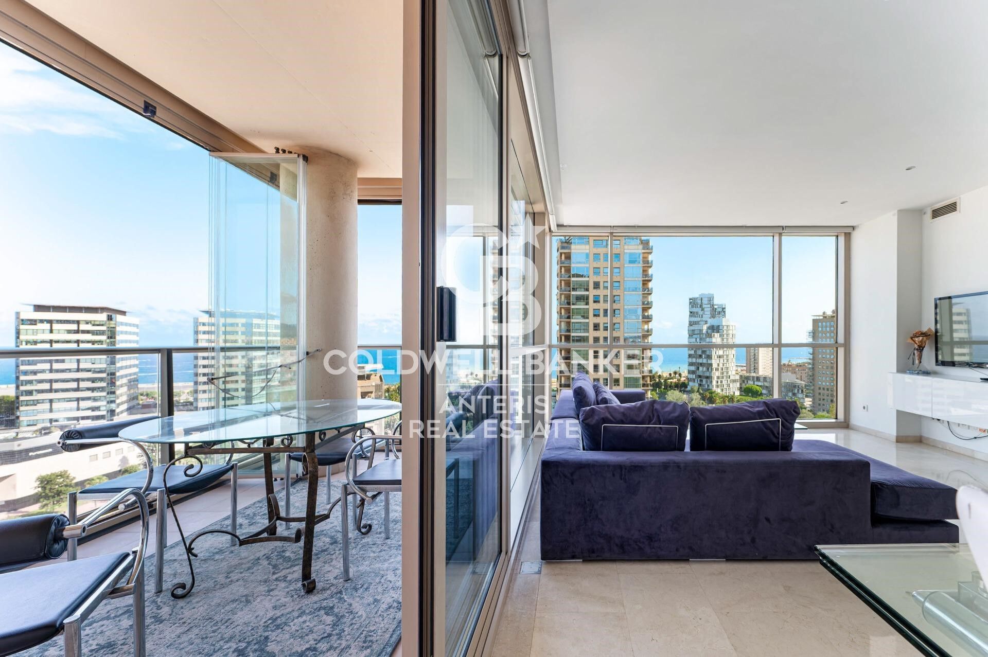 LUJO: Espectacular vivienda en planta 14 con vistas al mar, en Diagonal Mar