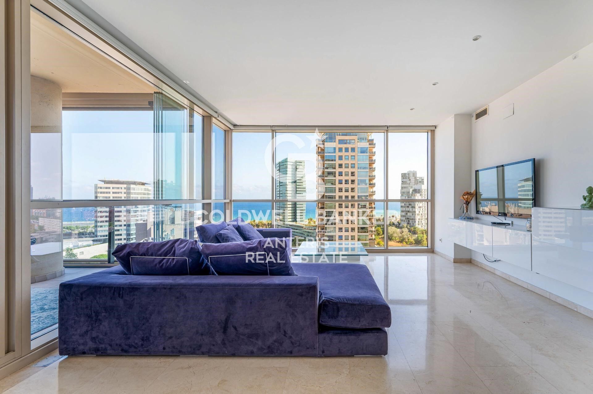 LUJO: Espectacular vivienda en planta 14 con vistas al mar, en Diagonal Mar