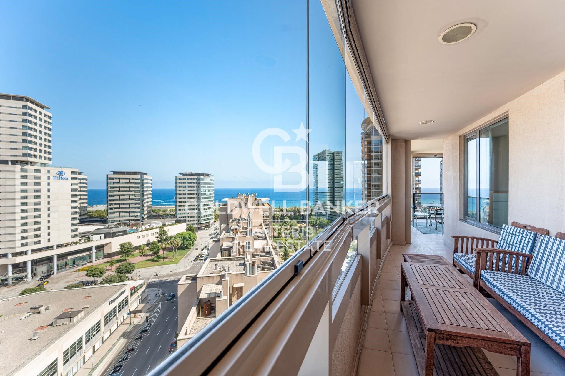 LUJO: Espectacular vivienda en planta 14 con vistas al mar, en Diagonal Mar