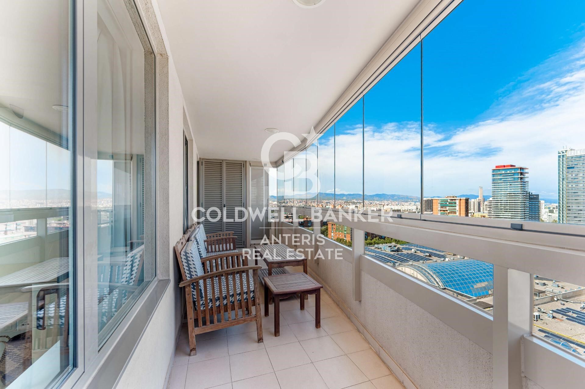 LUJO: Espectacular vivienda en planta 14 con vistas al mar, en Diagonal Mar
