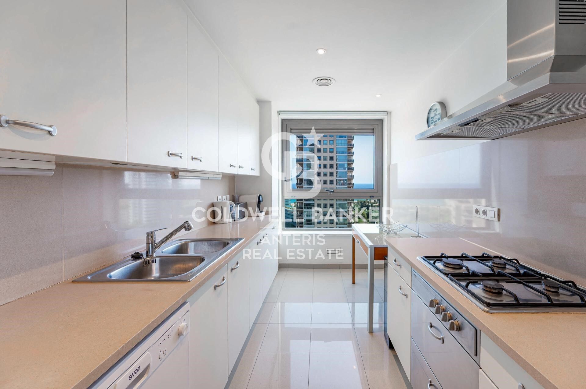 LUJO: Espectacular vivienda en planta 14 con vistas al mar, en Diagonal Mar