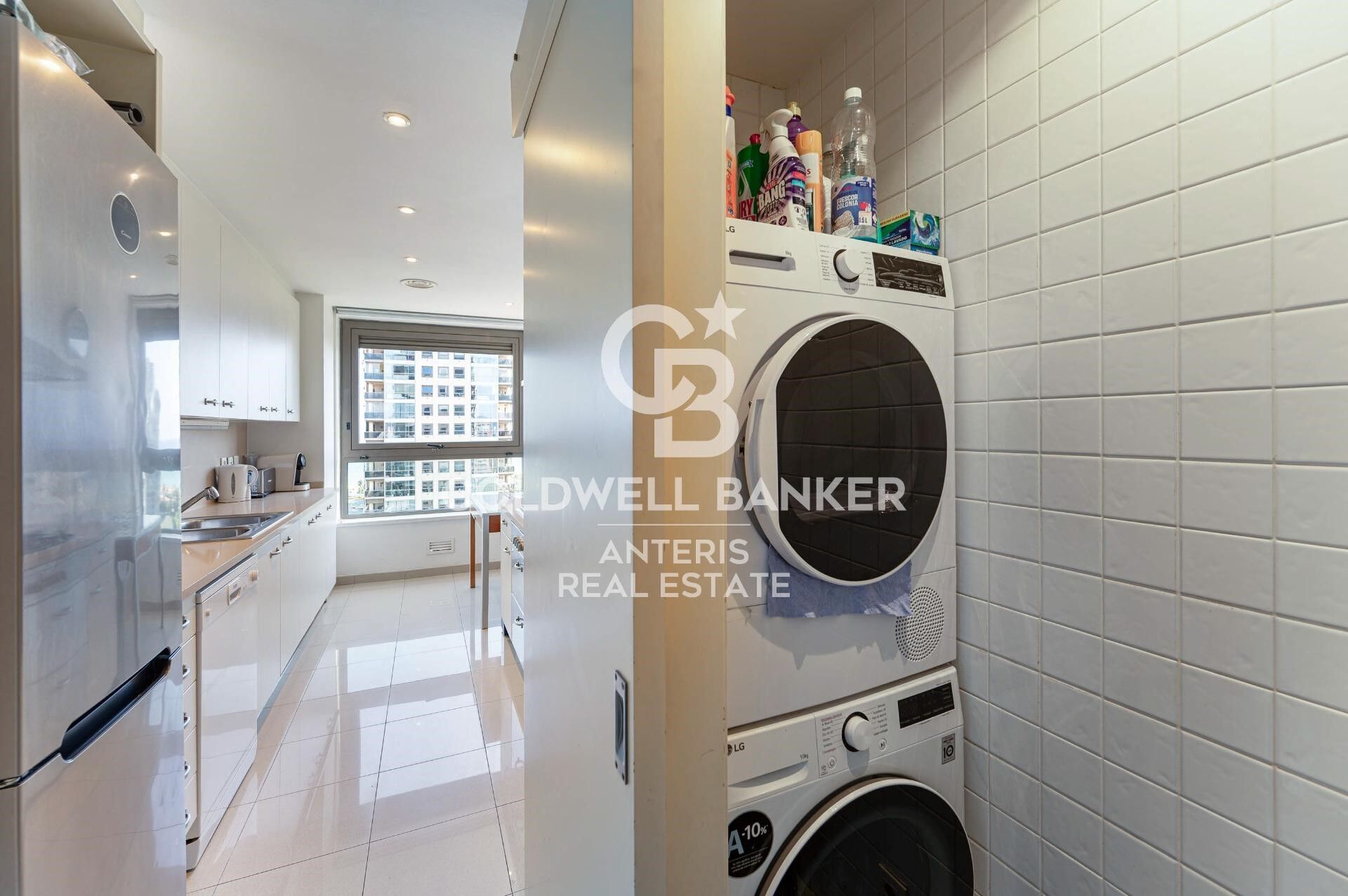 LUJO: Espectacular vivienda en planta 14 con vistas al mar, en Diagonal Mar