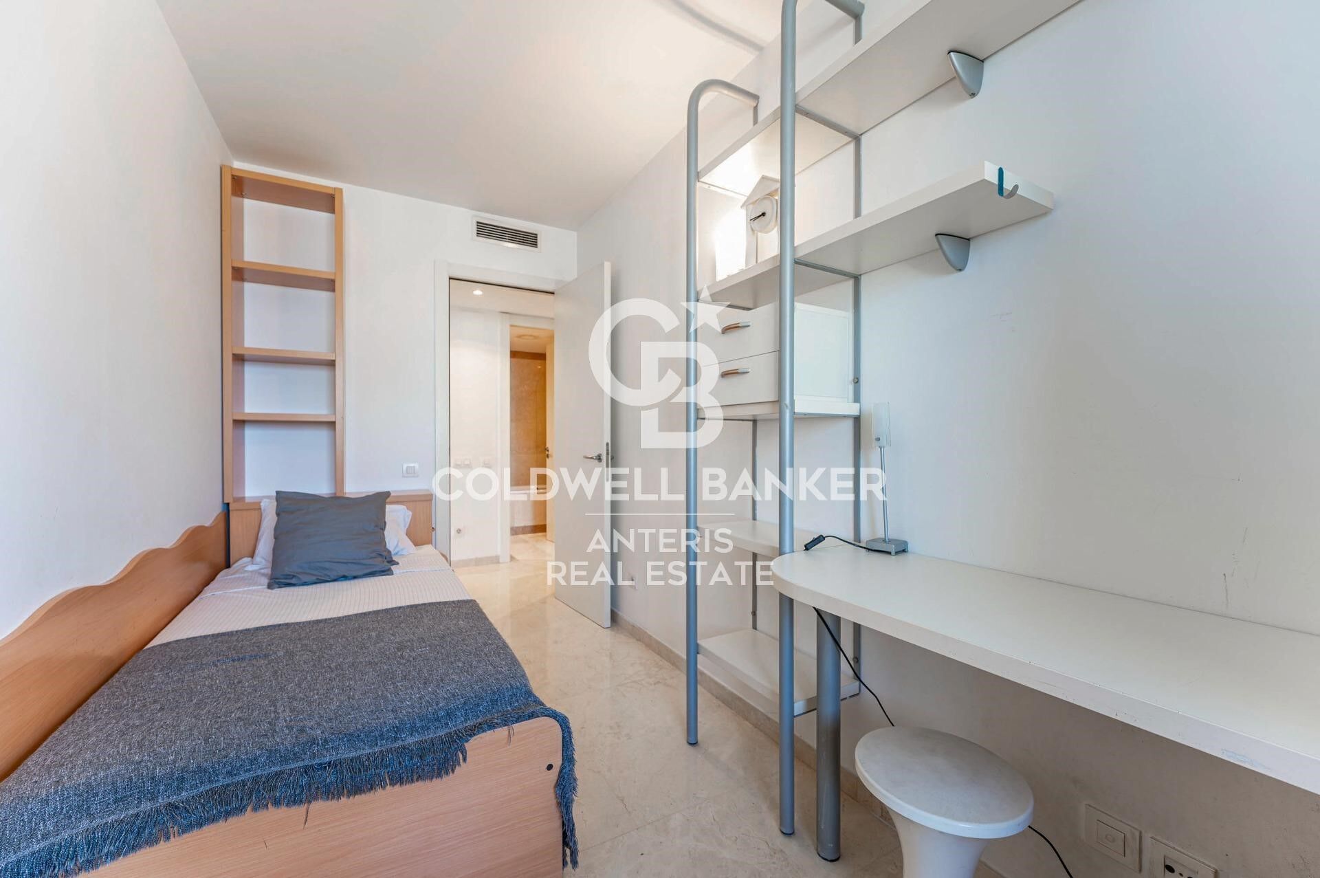 LUJO: Espectacular vivienda en planta 14 con vistas al mar, en Diagonal Mar