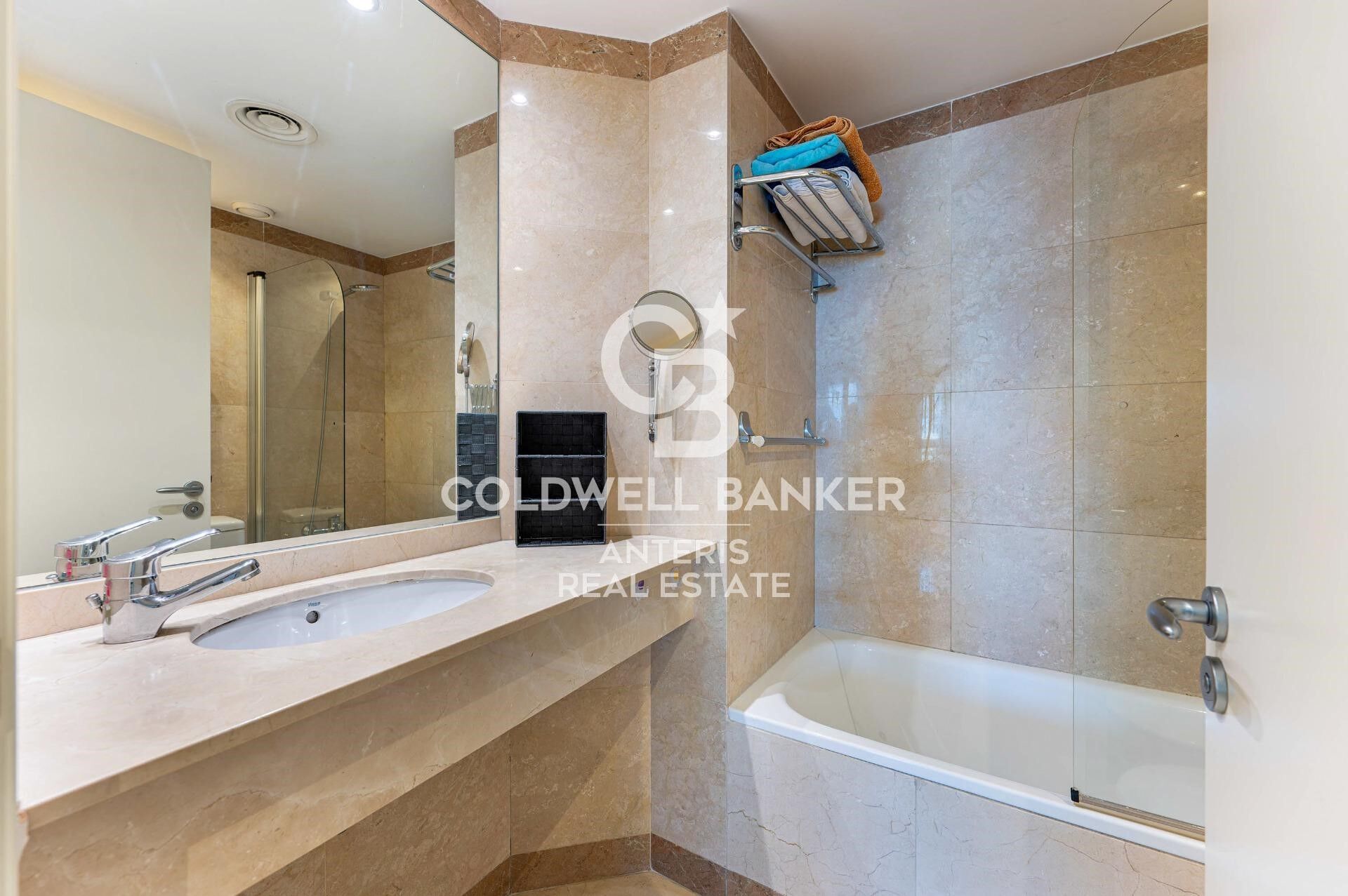 LUJO: Espectacular vivienda en planta 14 con vistas al mar, en Diagonal Mar