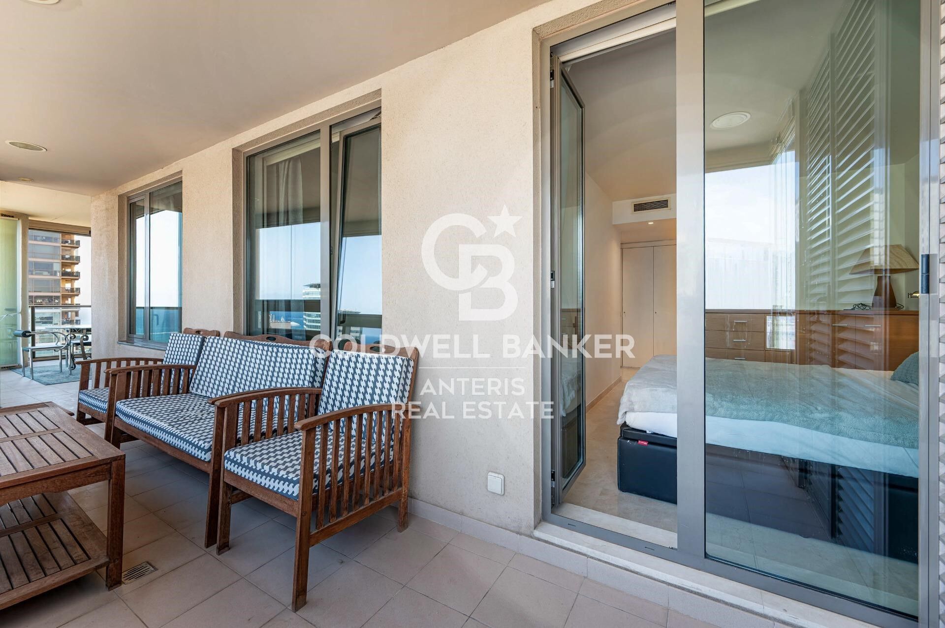 LUJO: Espectacular vivienda en planta 14 con vistas al mar, en Diagonal Mar
