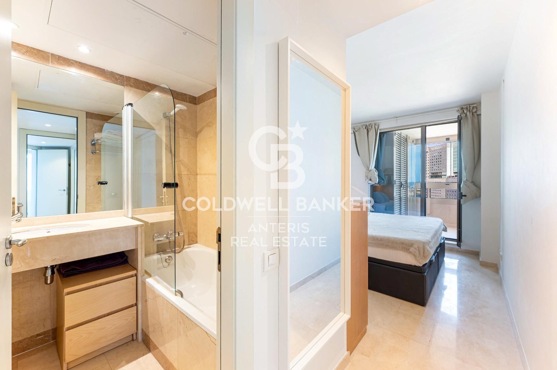 LUJO: Espectacular vivienda en planta 14 con vistas al mar, en Diagonal Mar