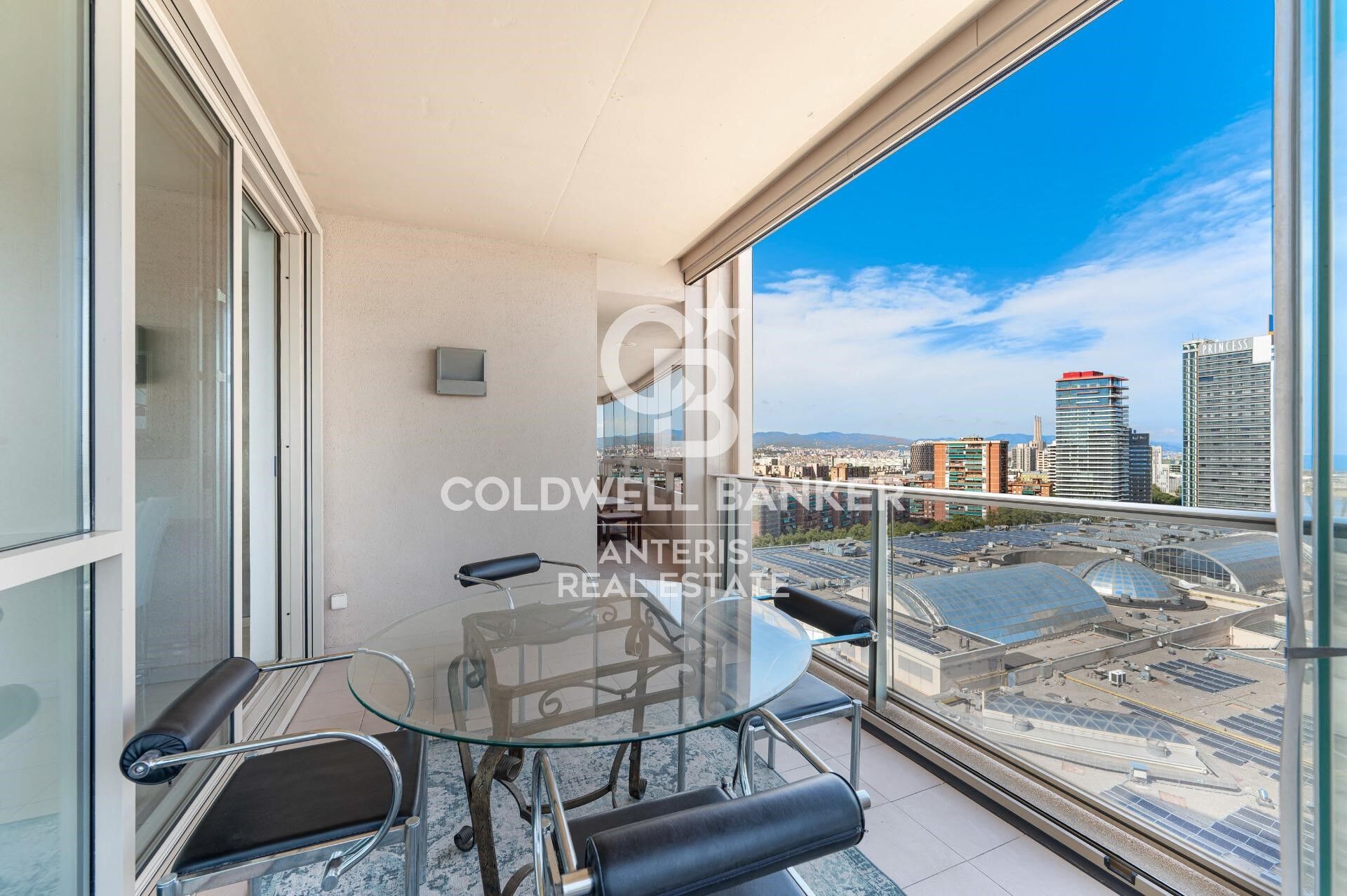 LUJO: Espectacular vivienda en planta 14 con vistas al mar, en Diagonal Mar