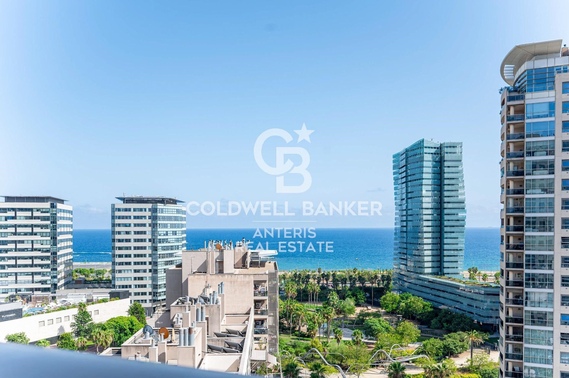 LUJO: Espectacular vivienda en planta 14 con vistas al mar, en Diagonal Mar