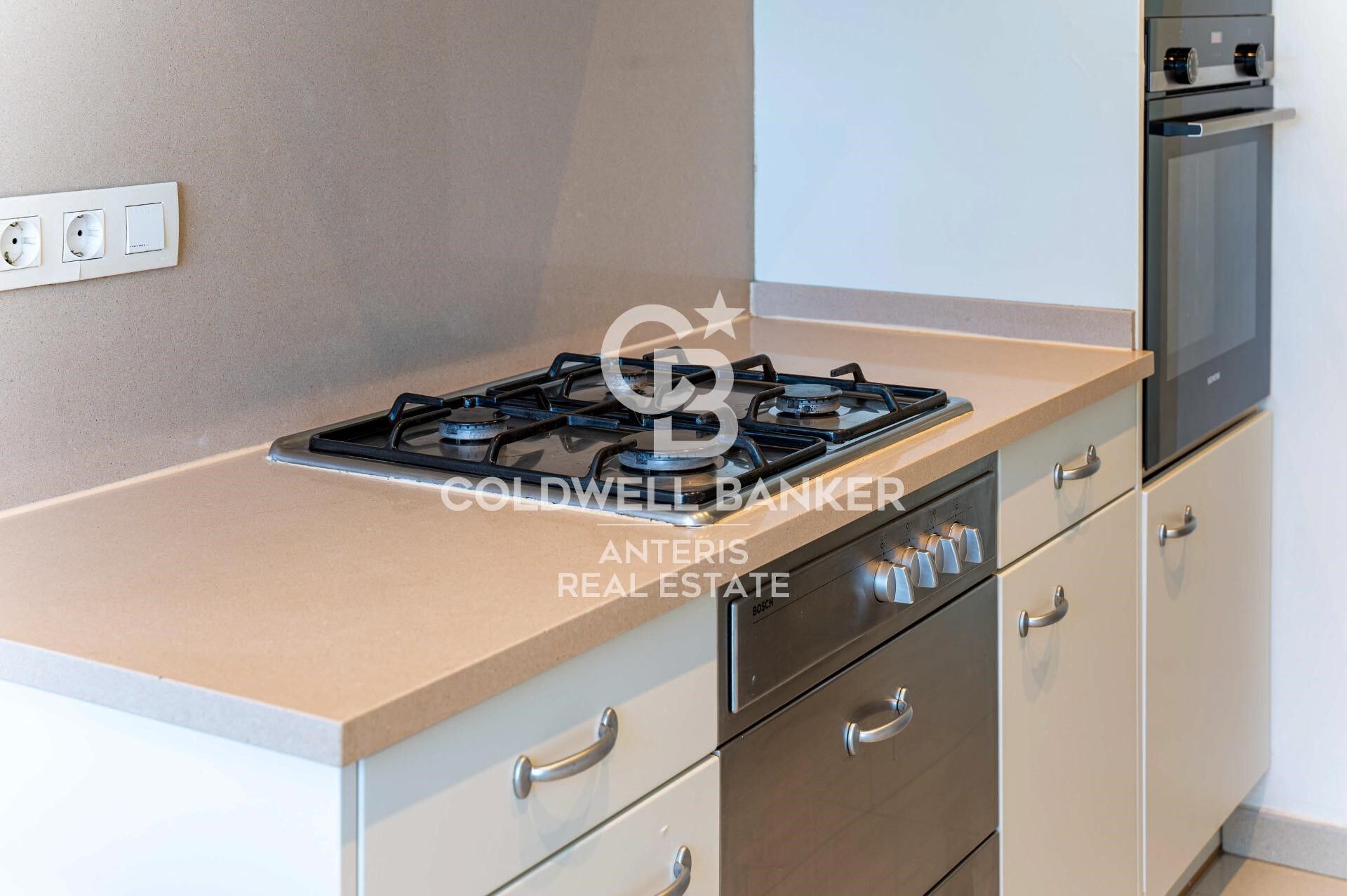 LUJO: Espectacular vivienda en planta 14 con vistas al mar, en Diagonal Mar