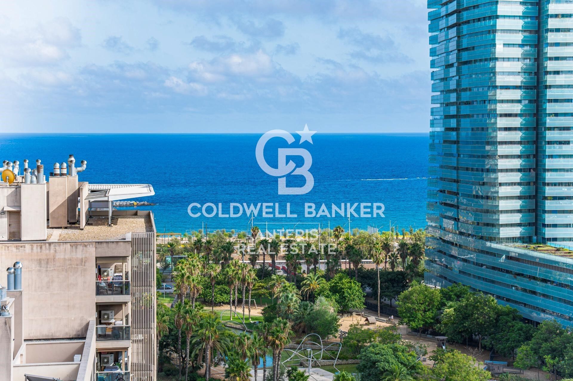 LUJO: Espectacular vivienda en planta 14 con vistas al mar, en Diagonal Mar