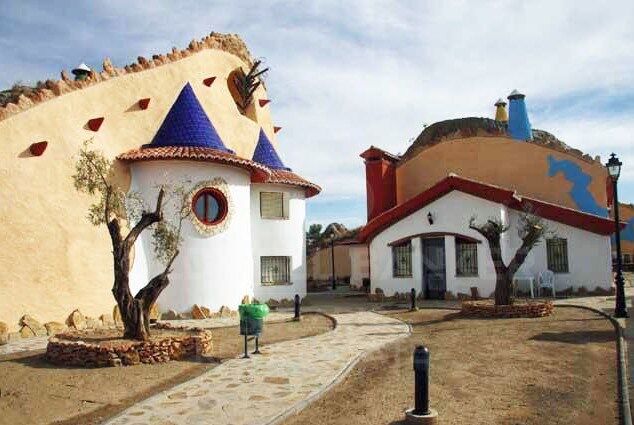 Proyecto de 4 viviendas unifamiliares de diseño contemporáneo en Pinoso (Alicante)