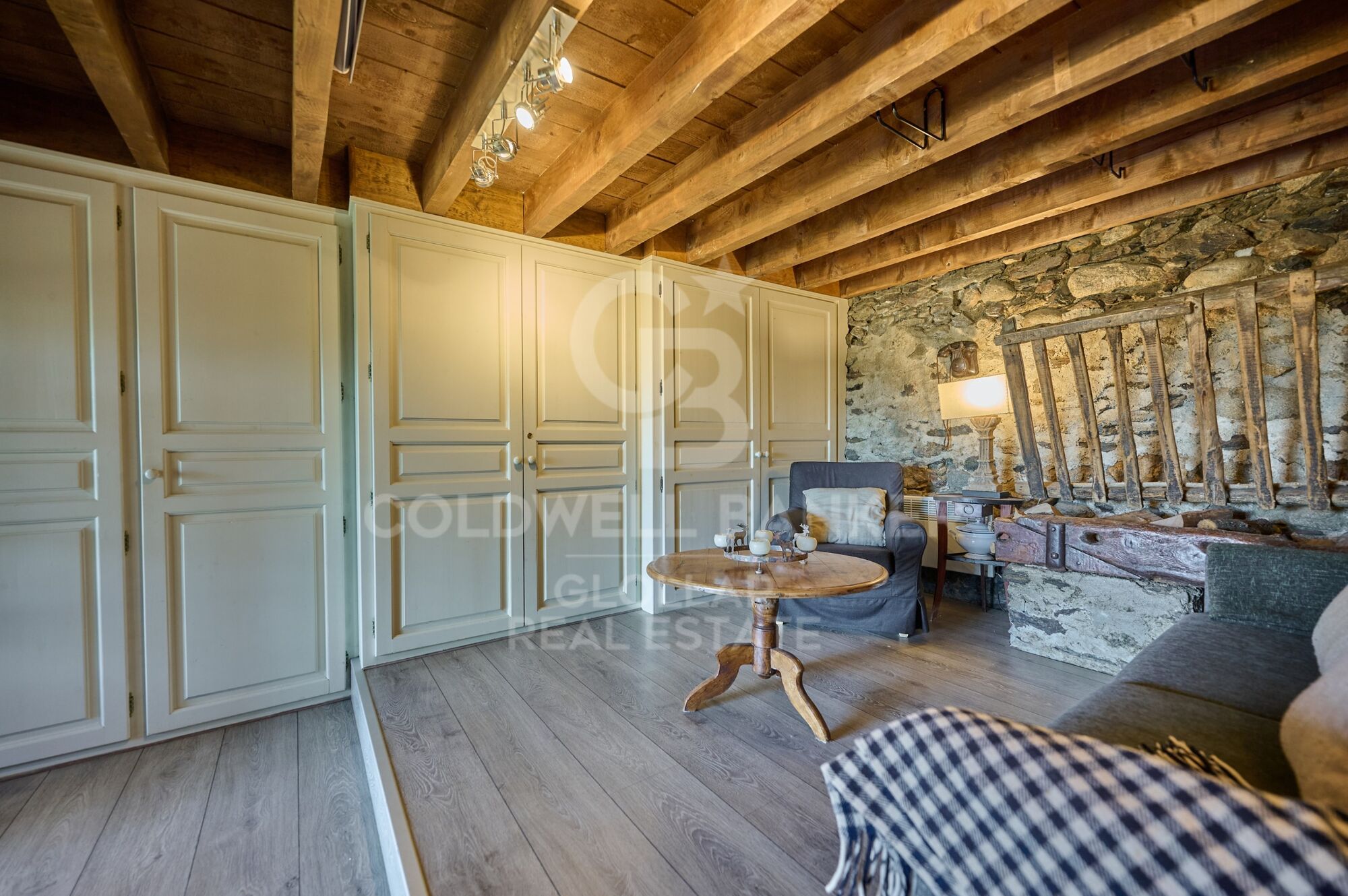 Haus 3 Schlafzimmer, 3 Stockwerke Vermietung Ur