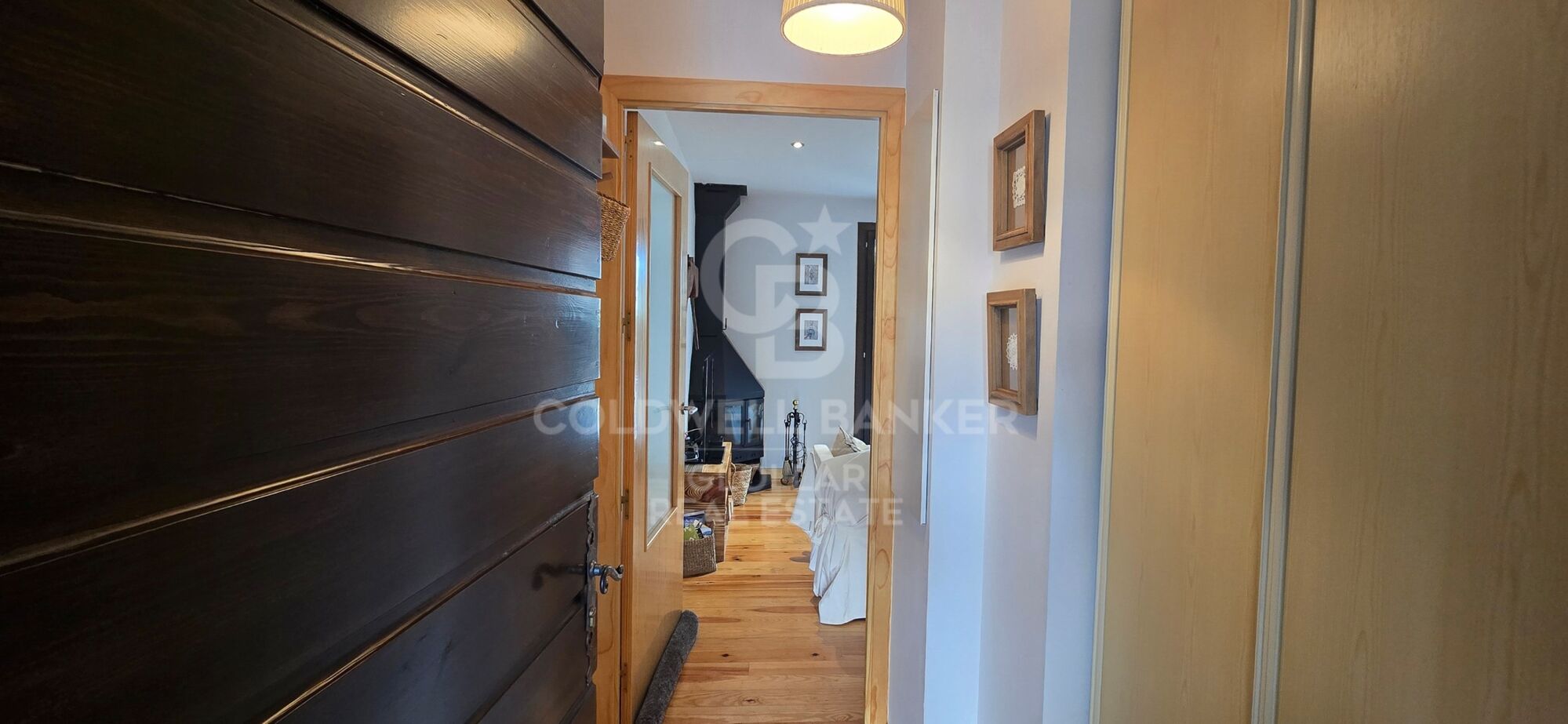 Corner ground floor with private garden in Err