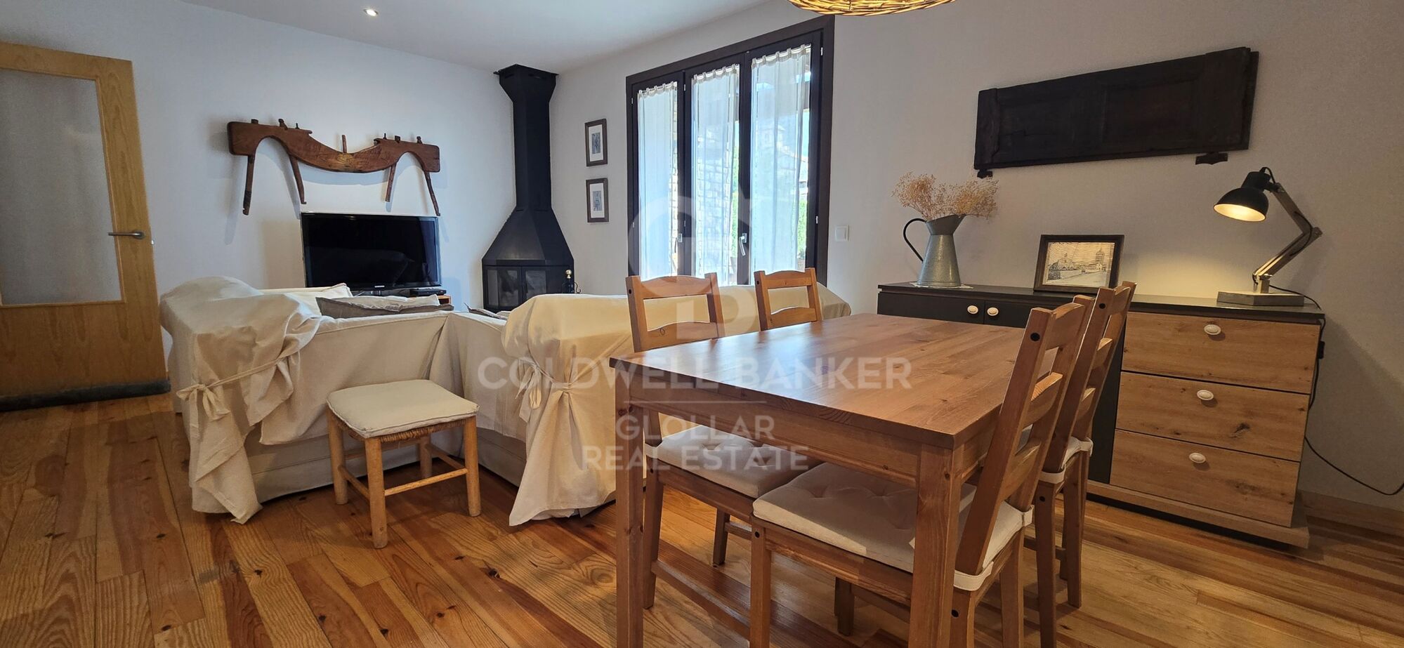Corner ground floor with private garden in Err