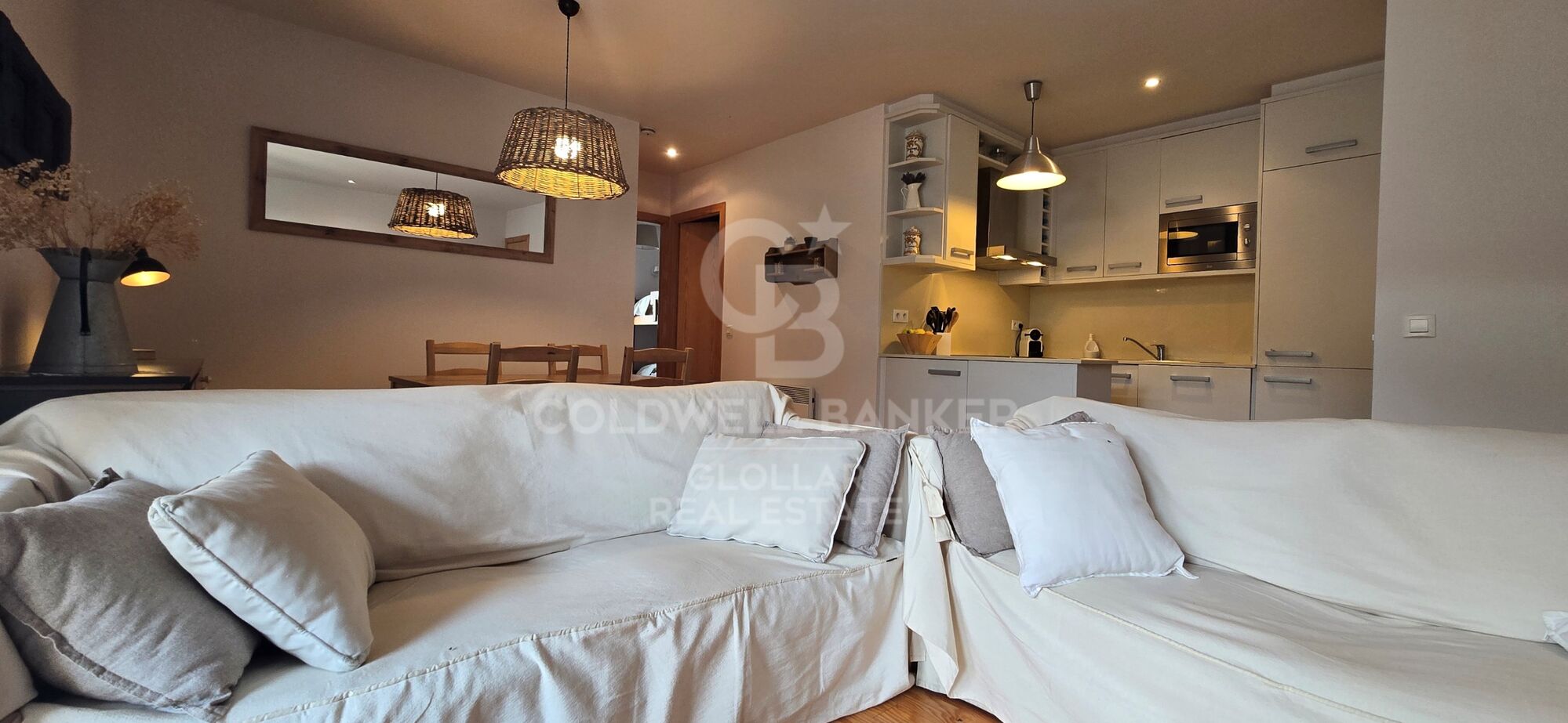 Corner ground floor with private garden in Err