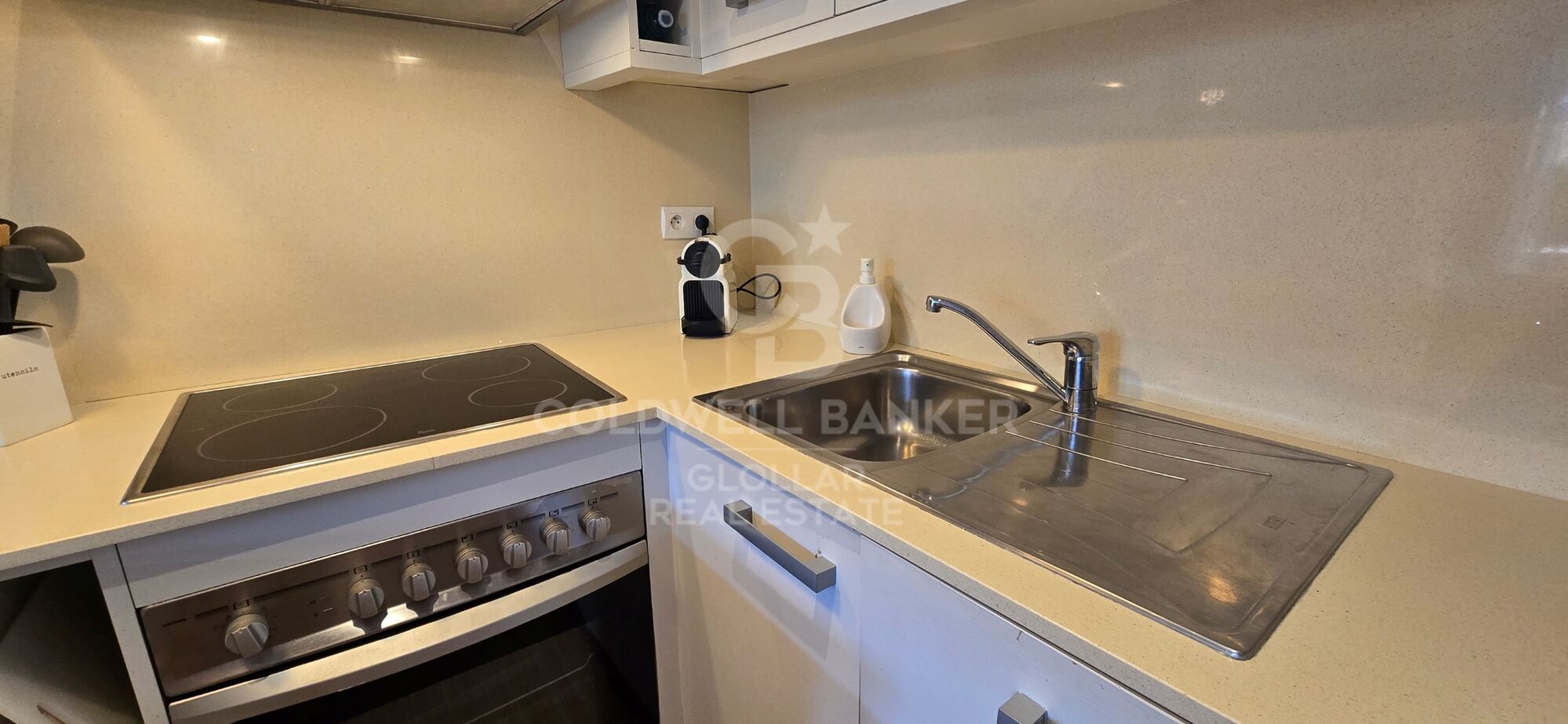 Corner ground floor with private garden in Err