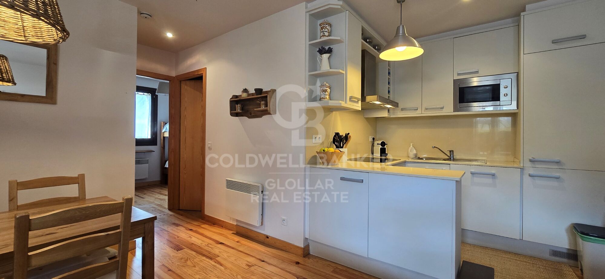 Corner ground floor with private garden in Err
