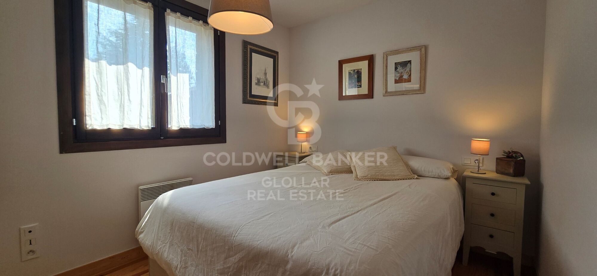 Corner ground floor with private garden in Err