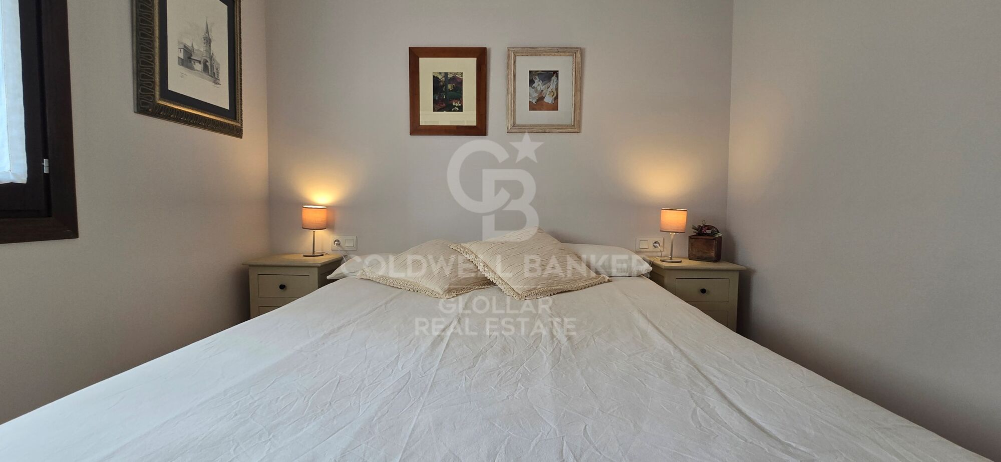 Corner ground floor with private garden in Err