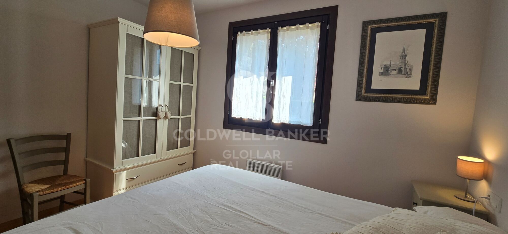 Corner ground floor with private garden in Err