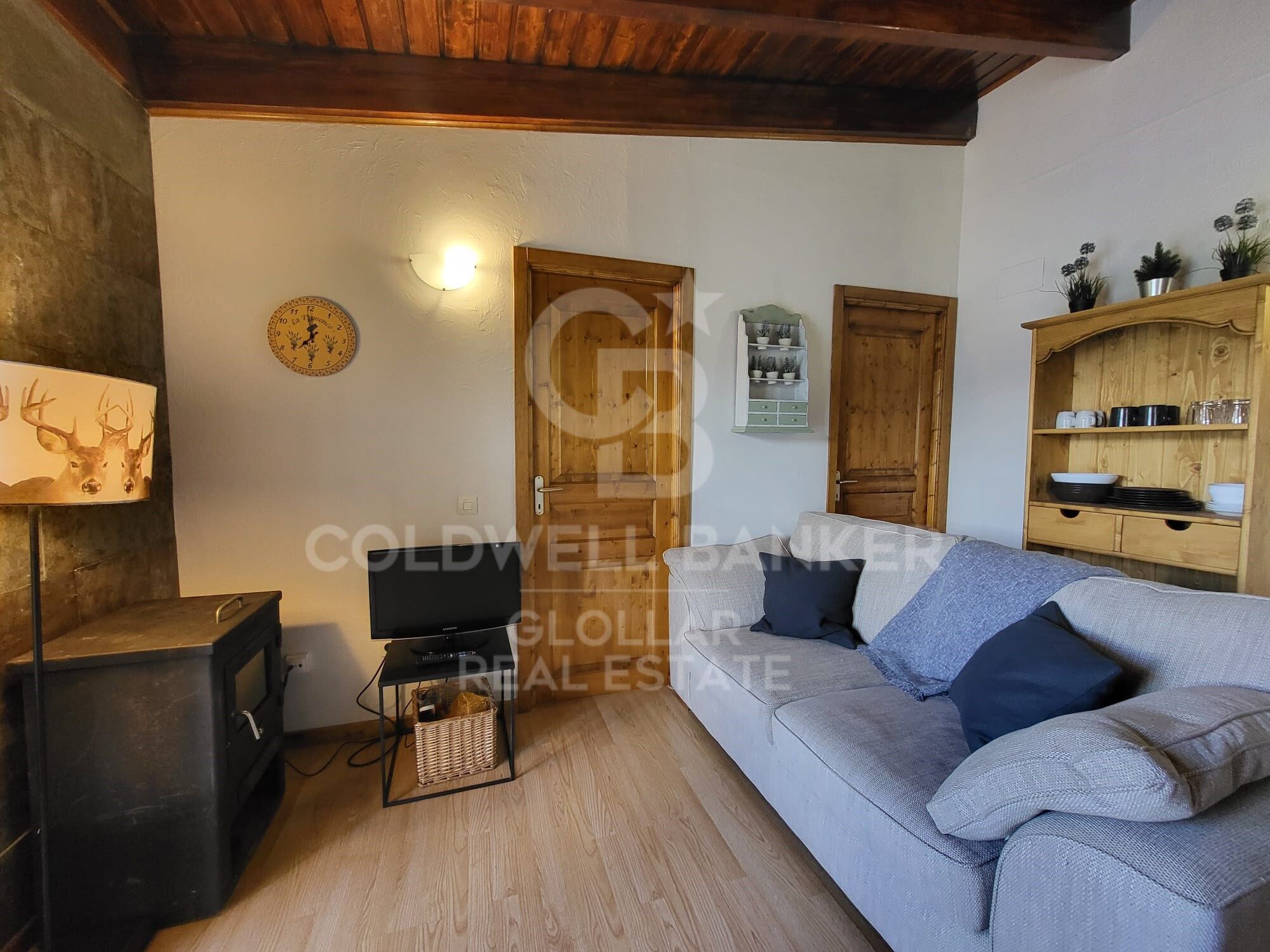 Apartamento de invierno con chimenea en Osséja