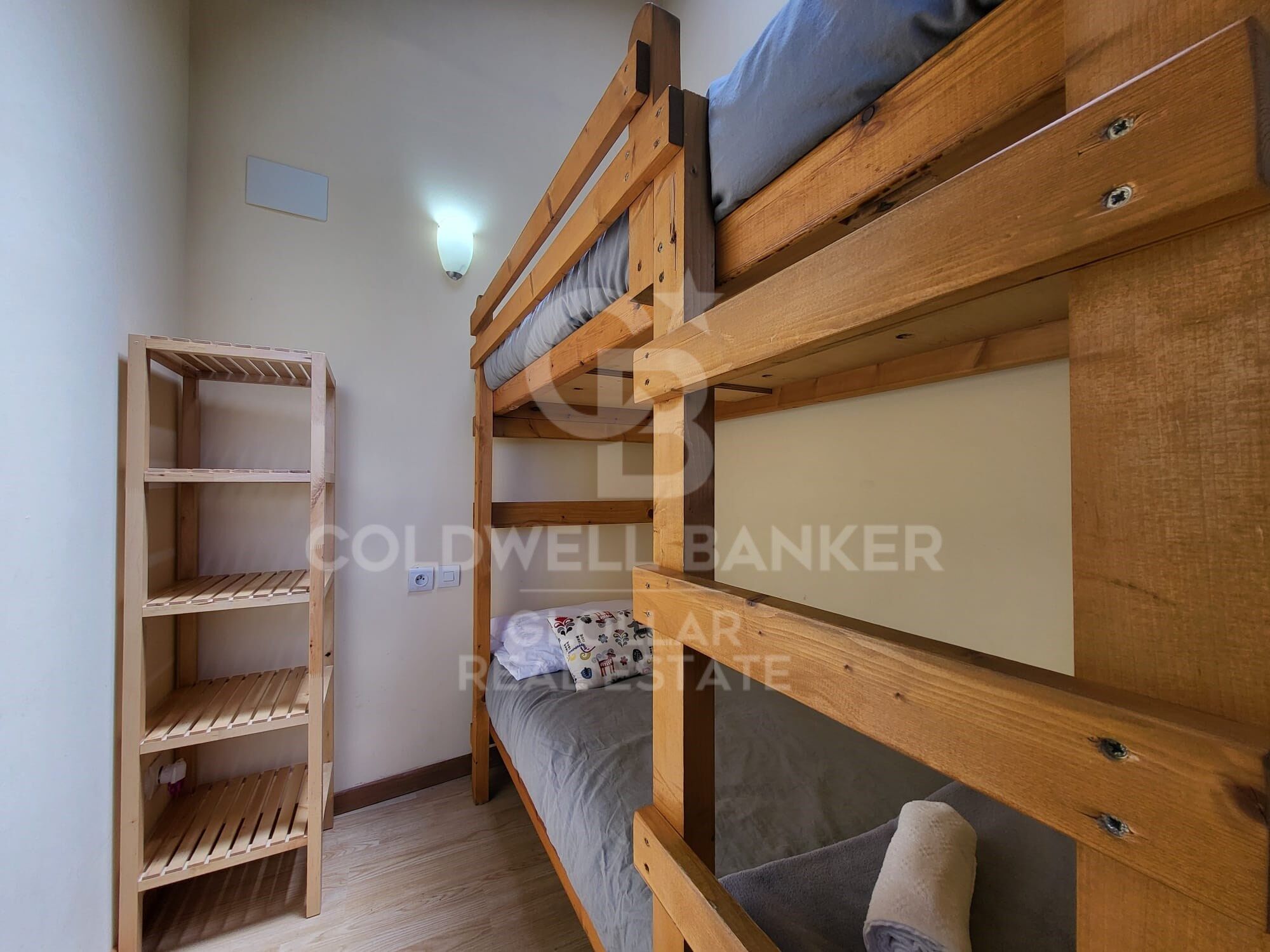 Apartamento de invierno con chimenea en Osséja