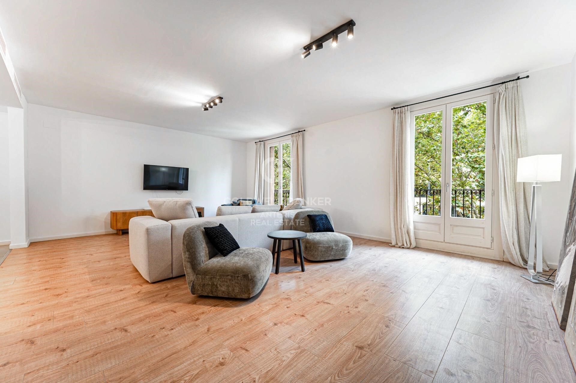 Space, Light and Design in a Refurbished Stately Building