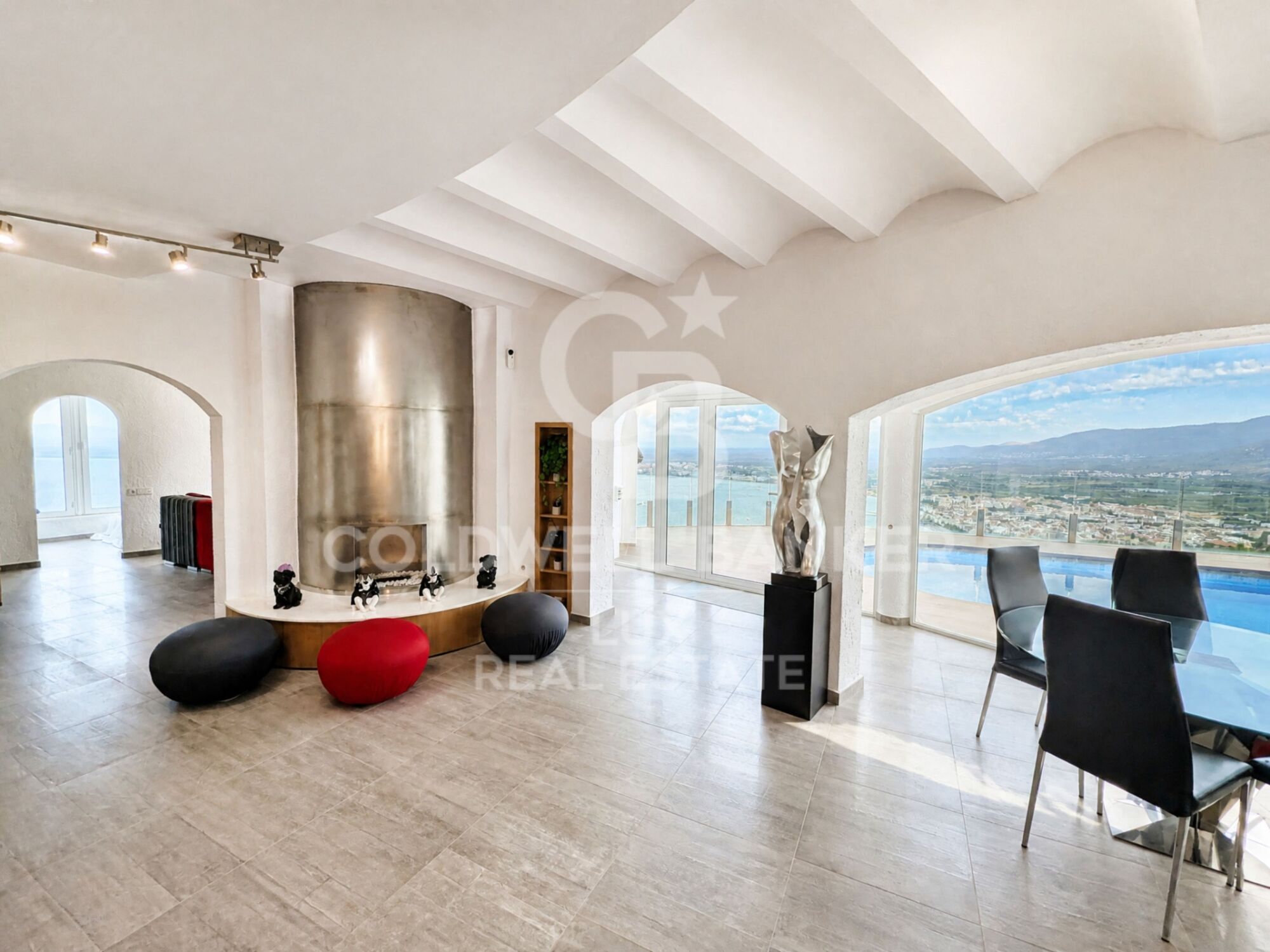 Villa vue panoramique mer à Roses, intimité et sécurité