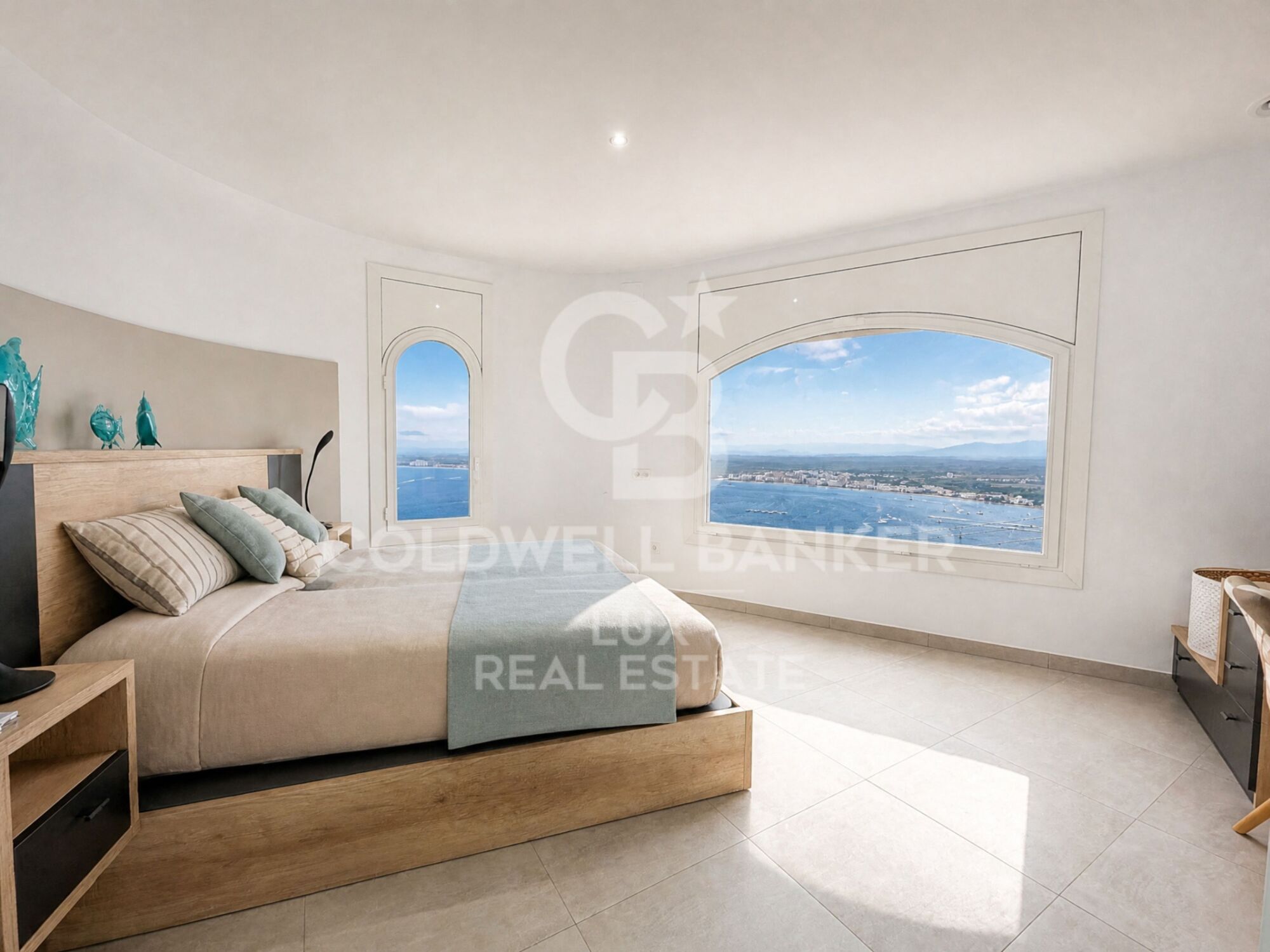 Villa vue panoramique mer à Roses, intimité et sécurité