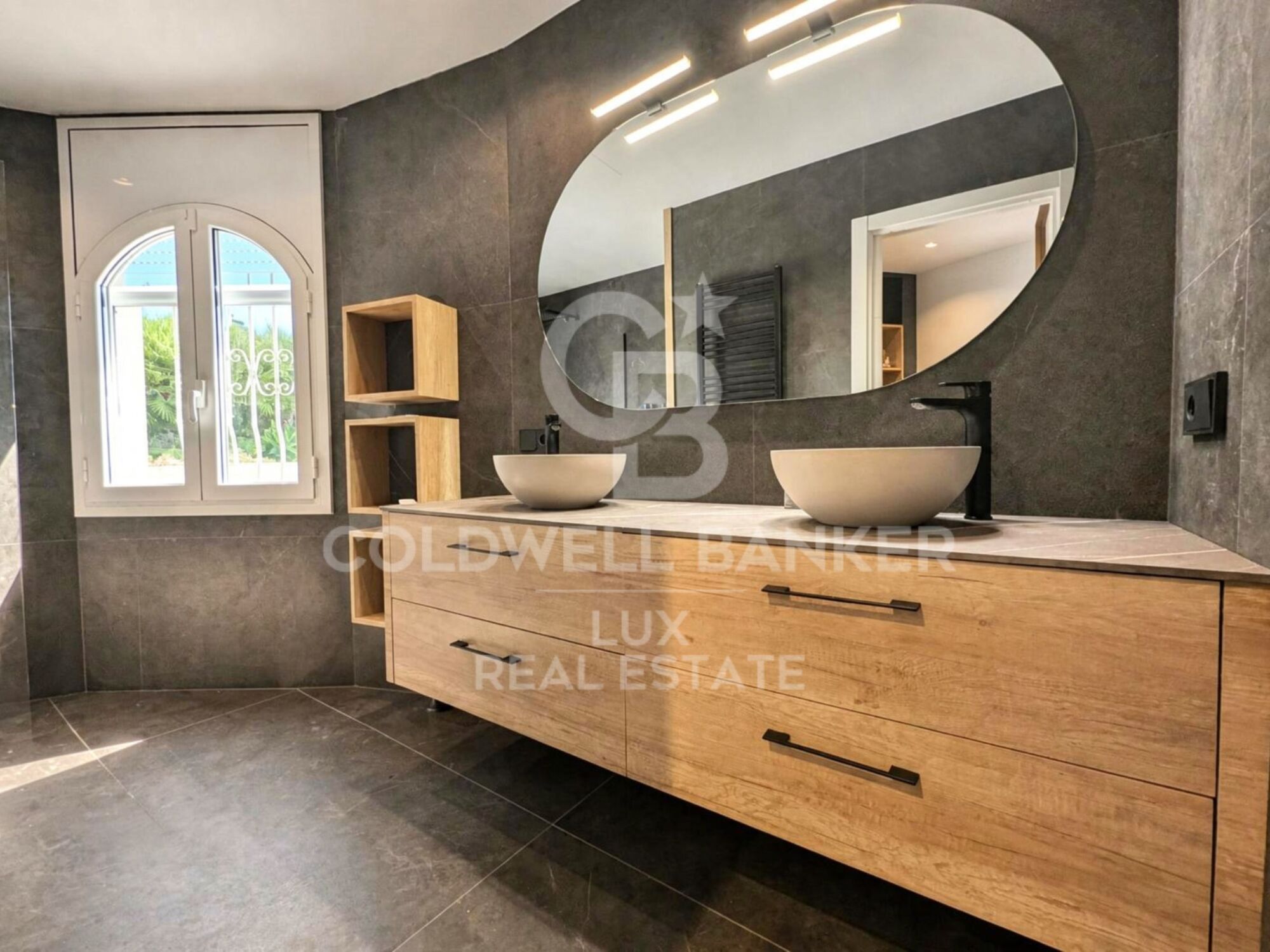 Villa vue panoramique mer à Roses, intimité et sécurité